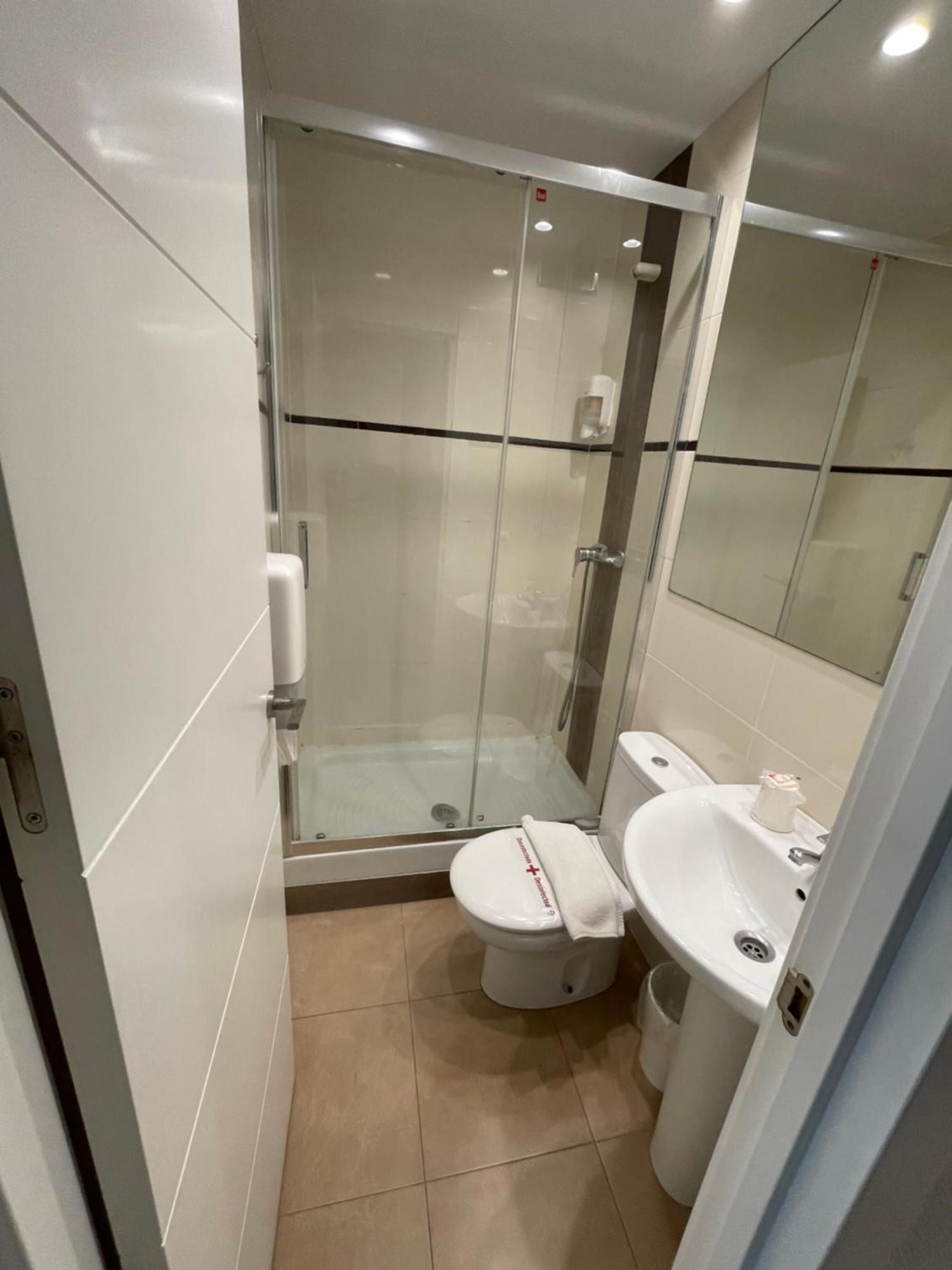 Twin Room Private Bathroom