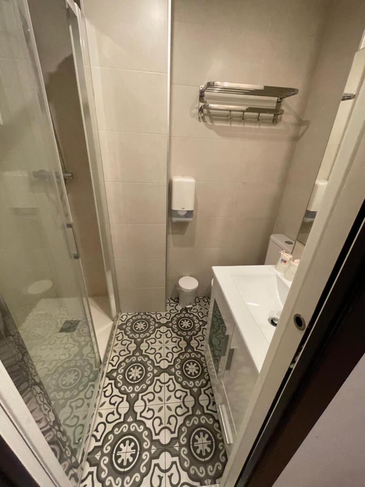 Twin Room Private Bathroom