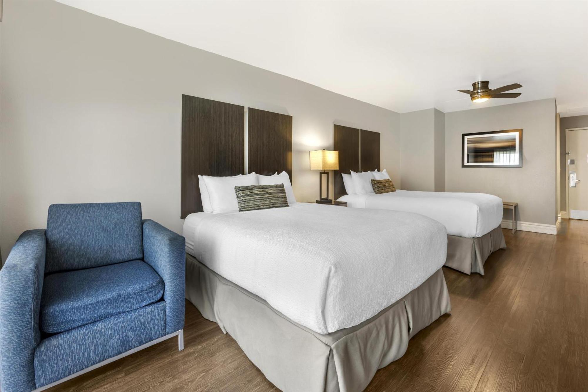 Non-Pet, 2 Queen Beds, Balcony, River View, Oversized Room