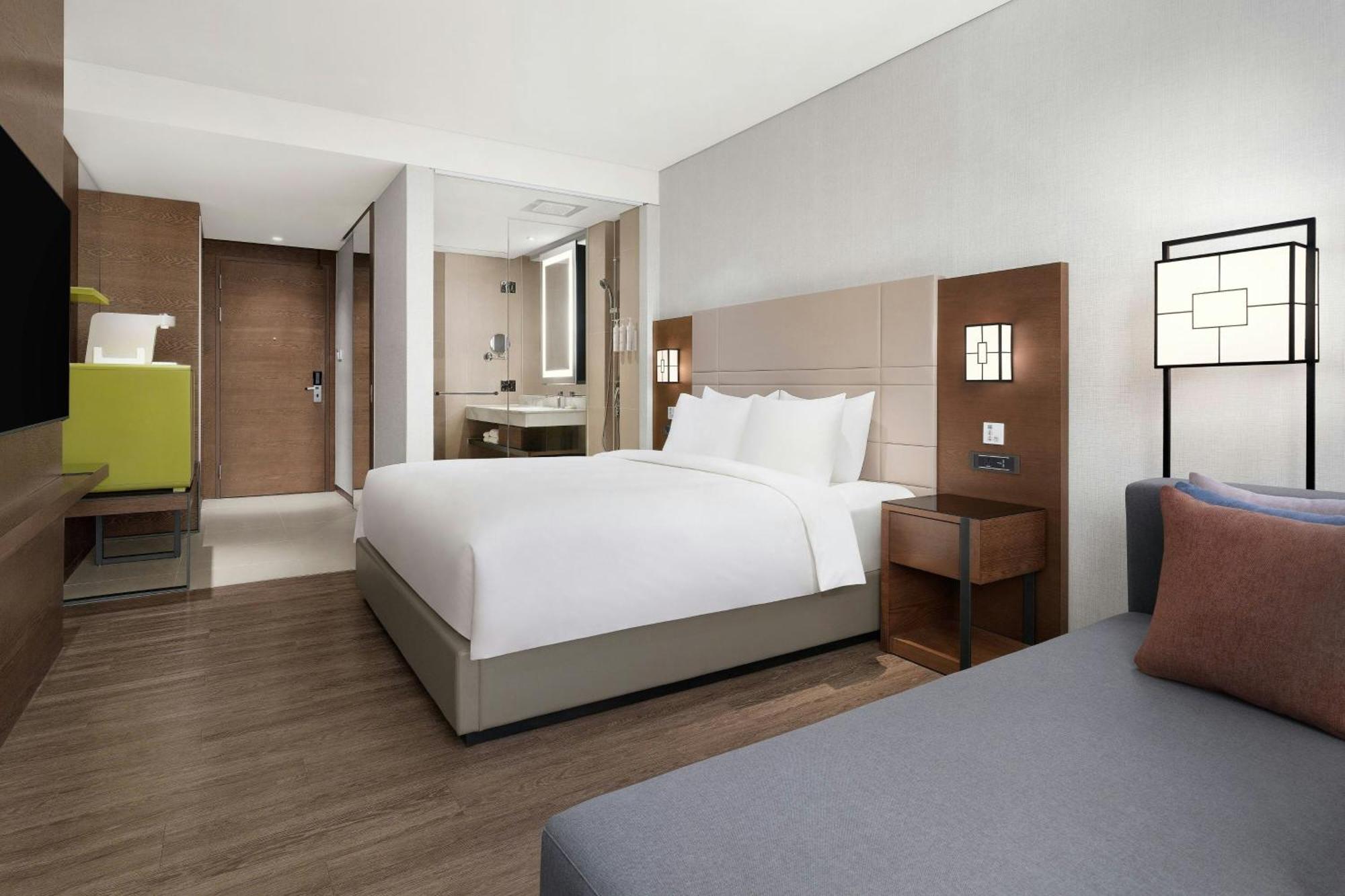 Guest Room 1 King