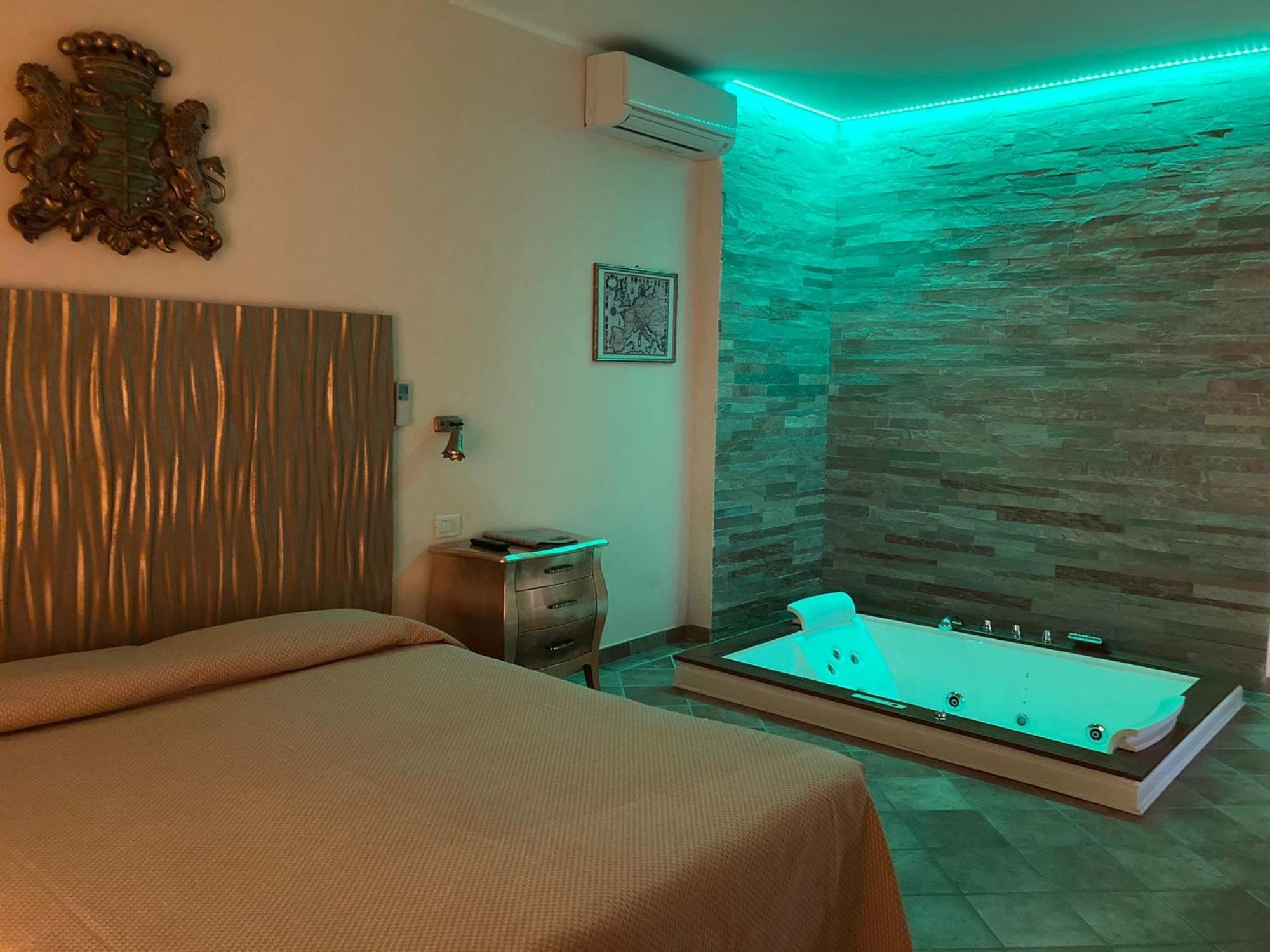 Queen Suite Spa Bath