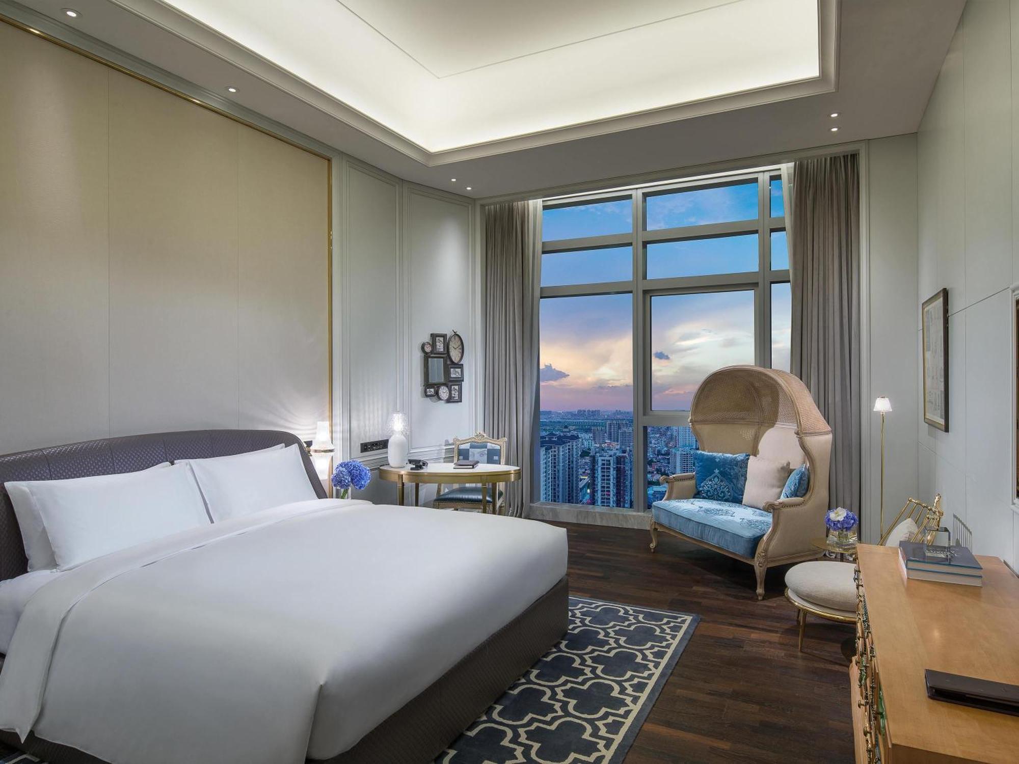 Luxury King Room (King bed)