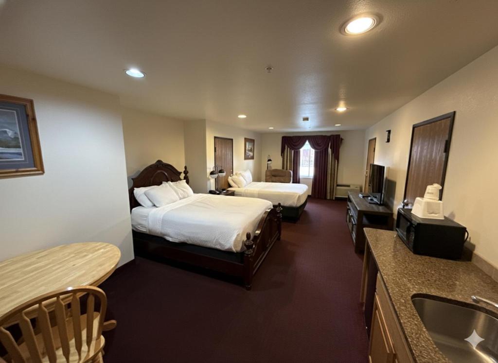 Deluxe Studio Suite with Two Queen Beds - Non-Smoking
