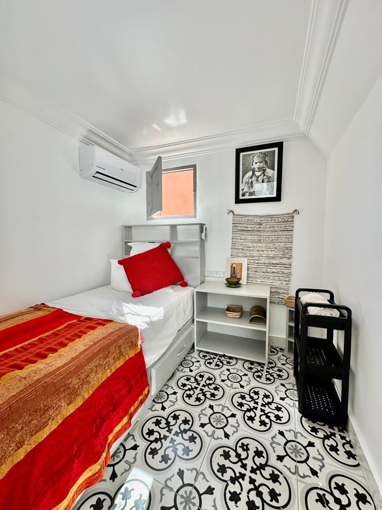 Single Room Private Bathroom