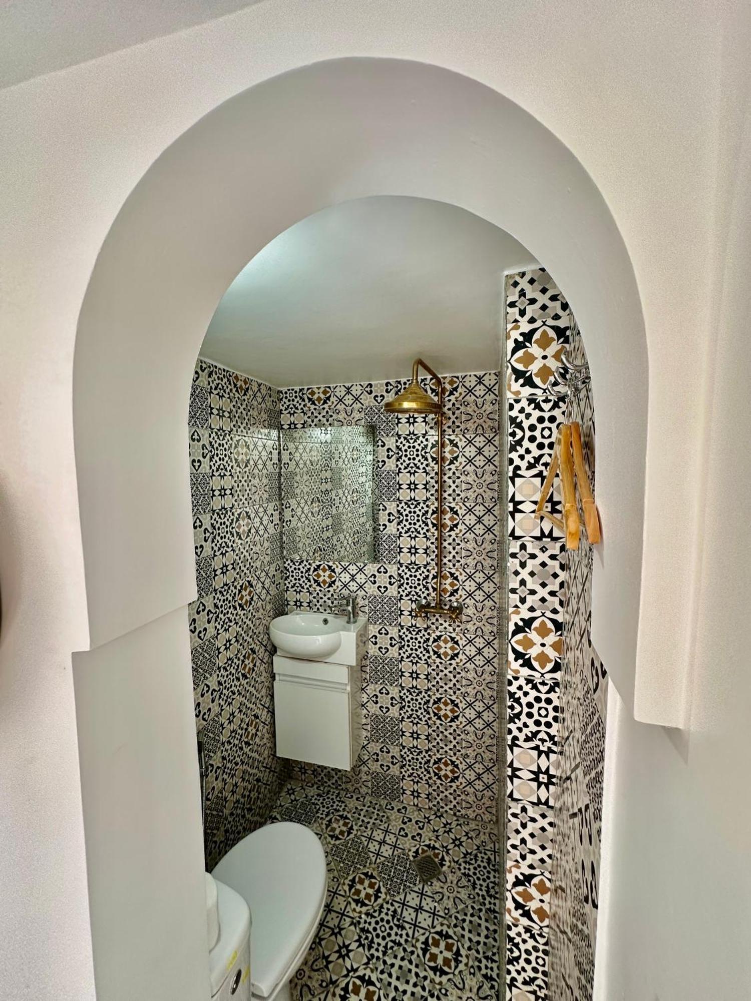 Single Room Private Bathroom