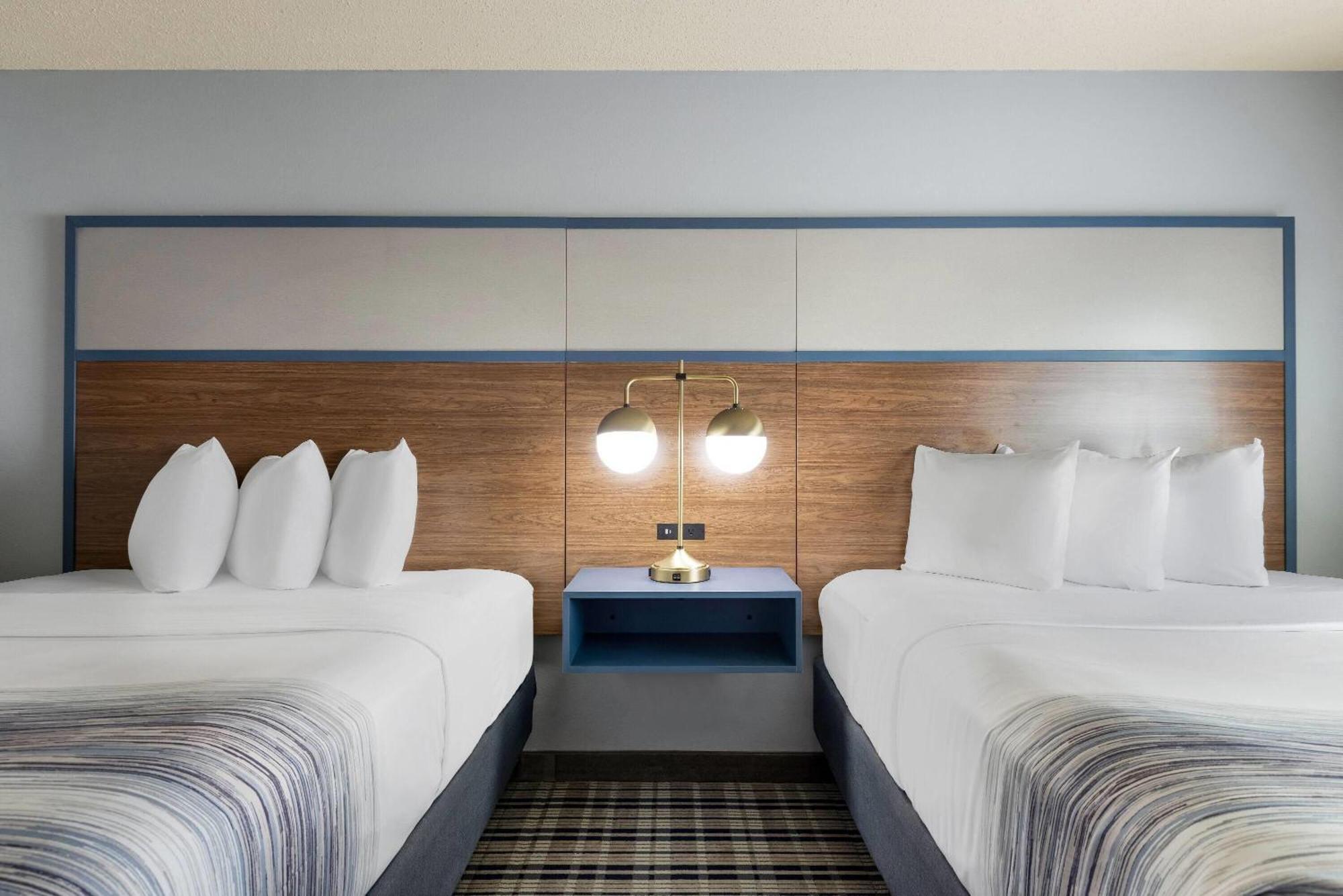 Queen Room Two Queen Beds Pet Friendly or Non-Smoking