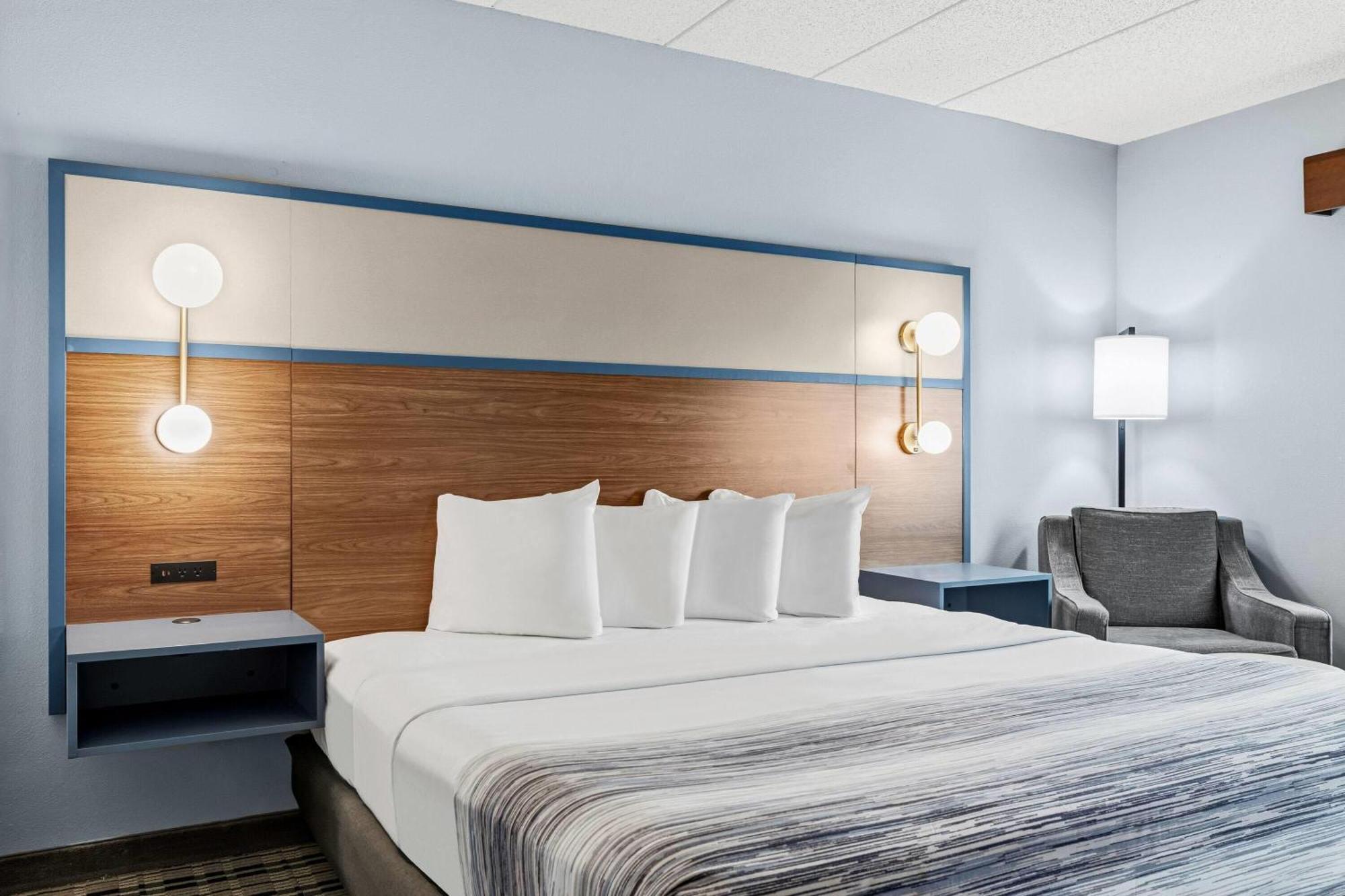 King Room Mobility Accessible or Pet Friendly or Non-Smoking