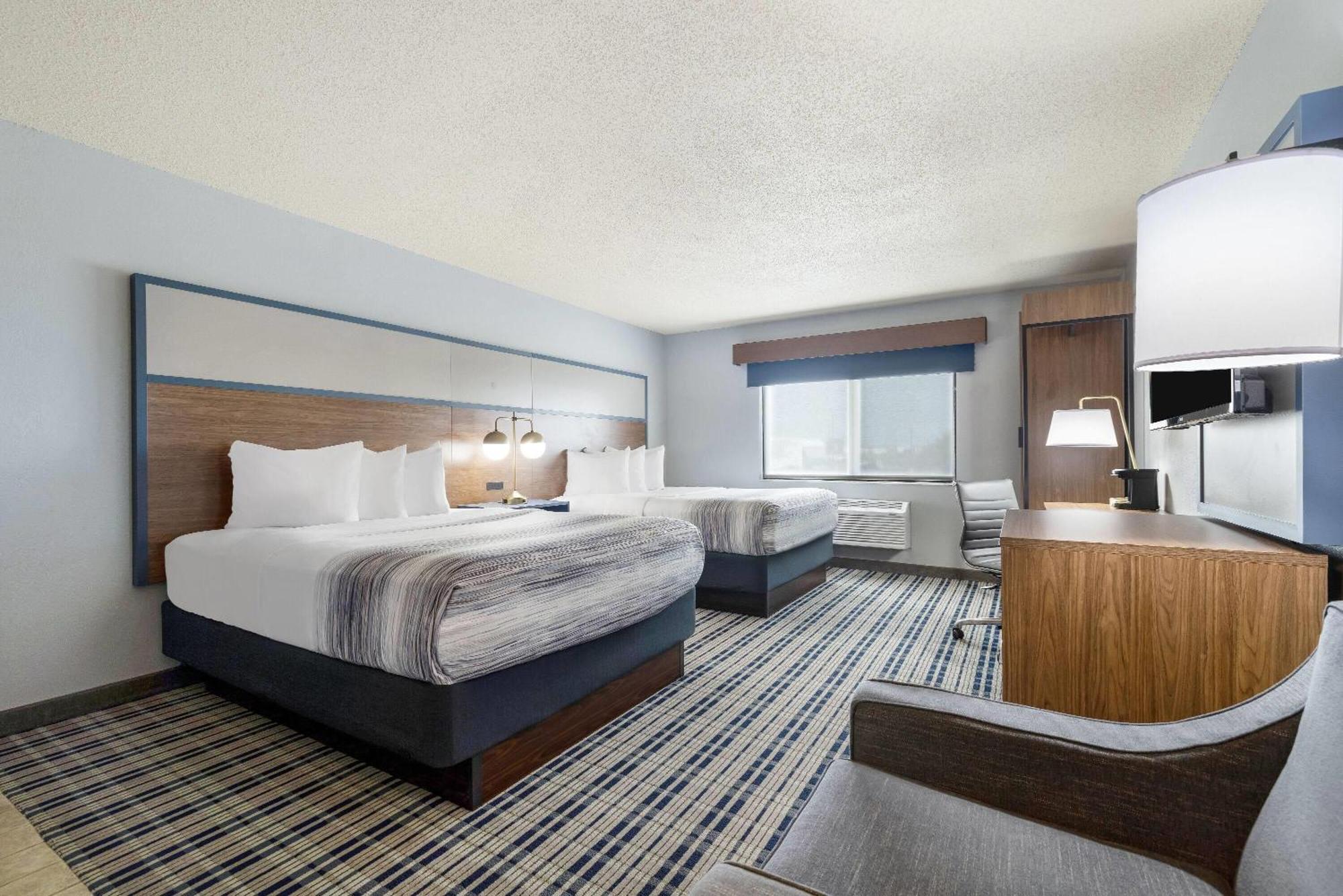 Queen Room Two Queen Beds Non-Smoking or Pet-Friendly