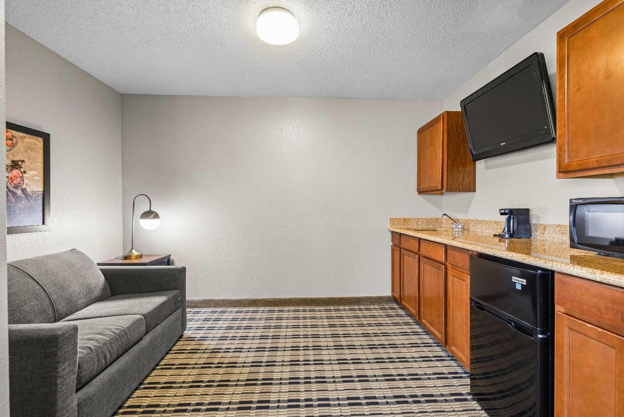 Studio Suite Two Queen Beds Non-Smoking