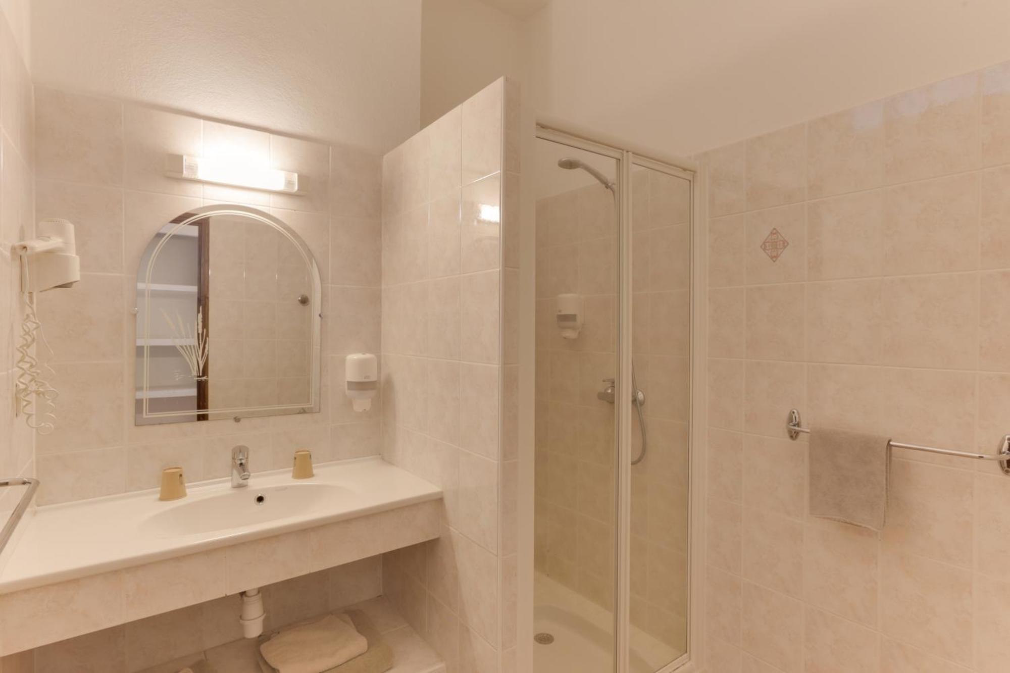 Twin Room,1731543650:JPEG
