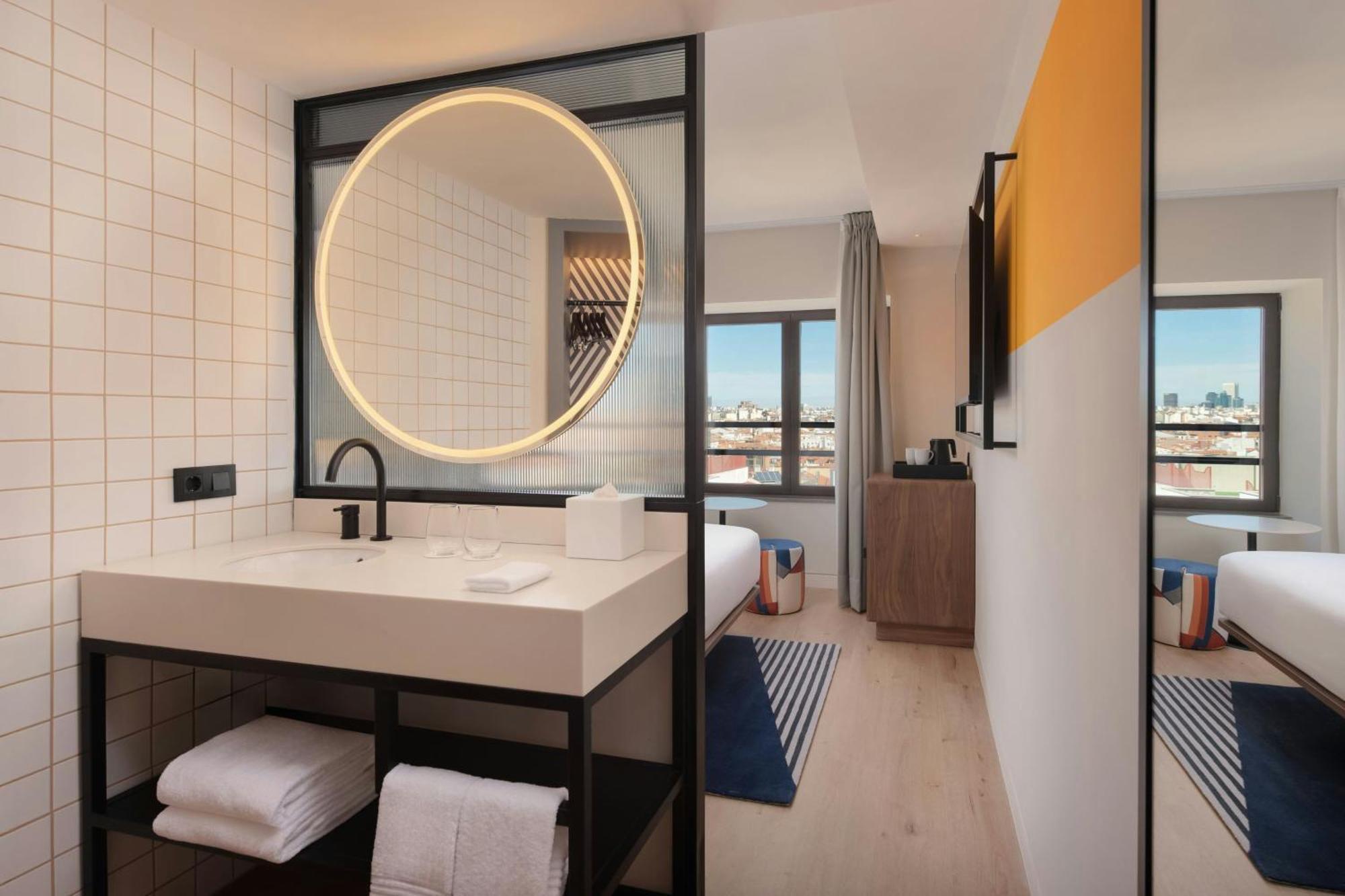 Aloft Queen Room Gran Via View
