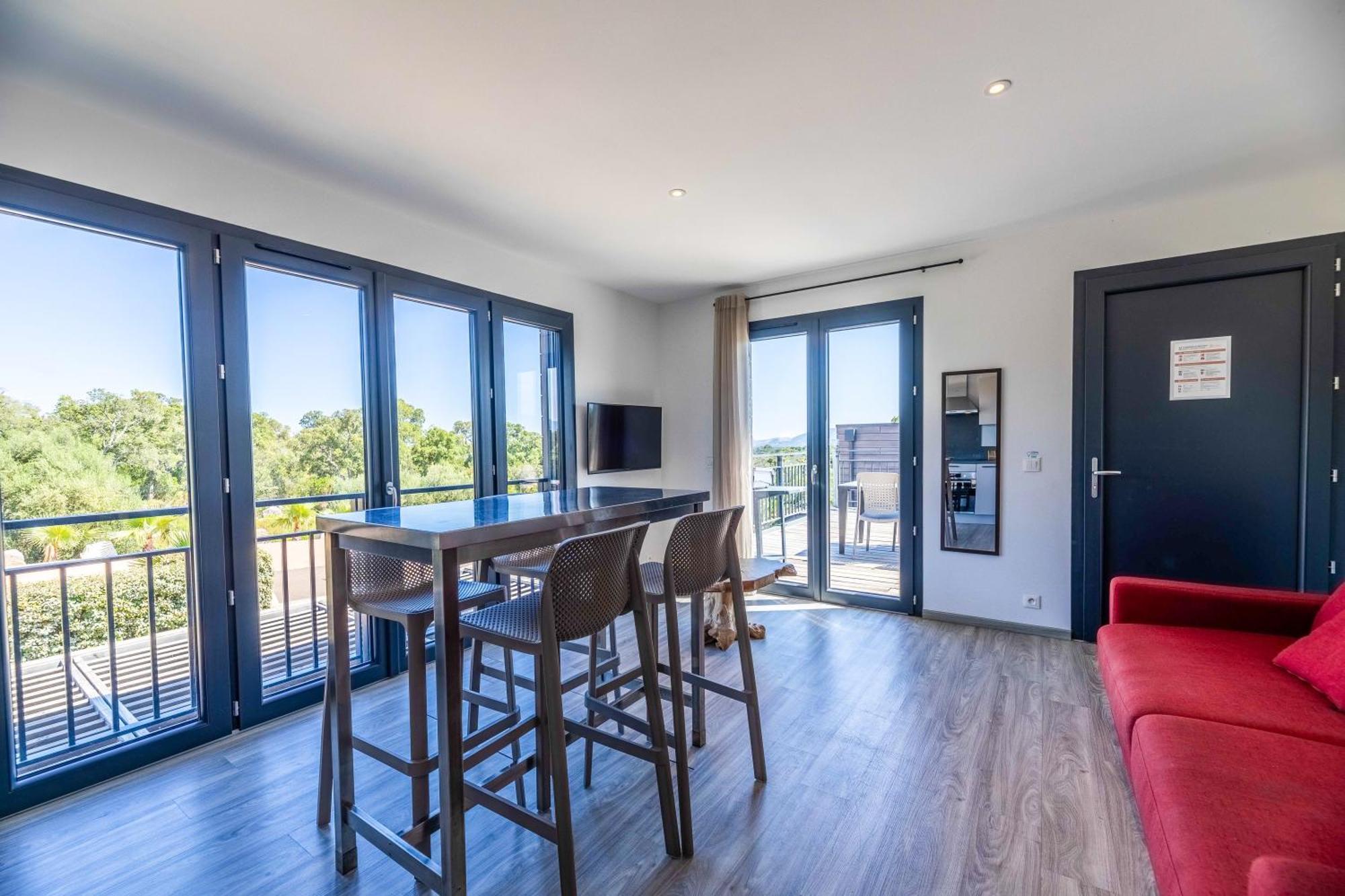 Superior One-Bedroom Apartment Air Conditioning Terrace Open View
