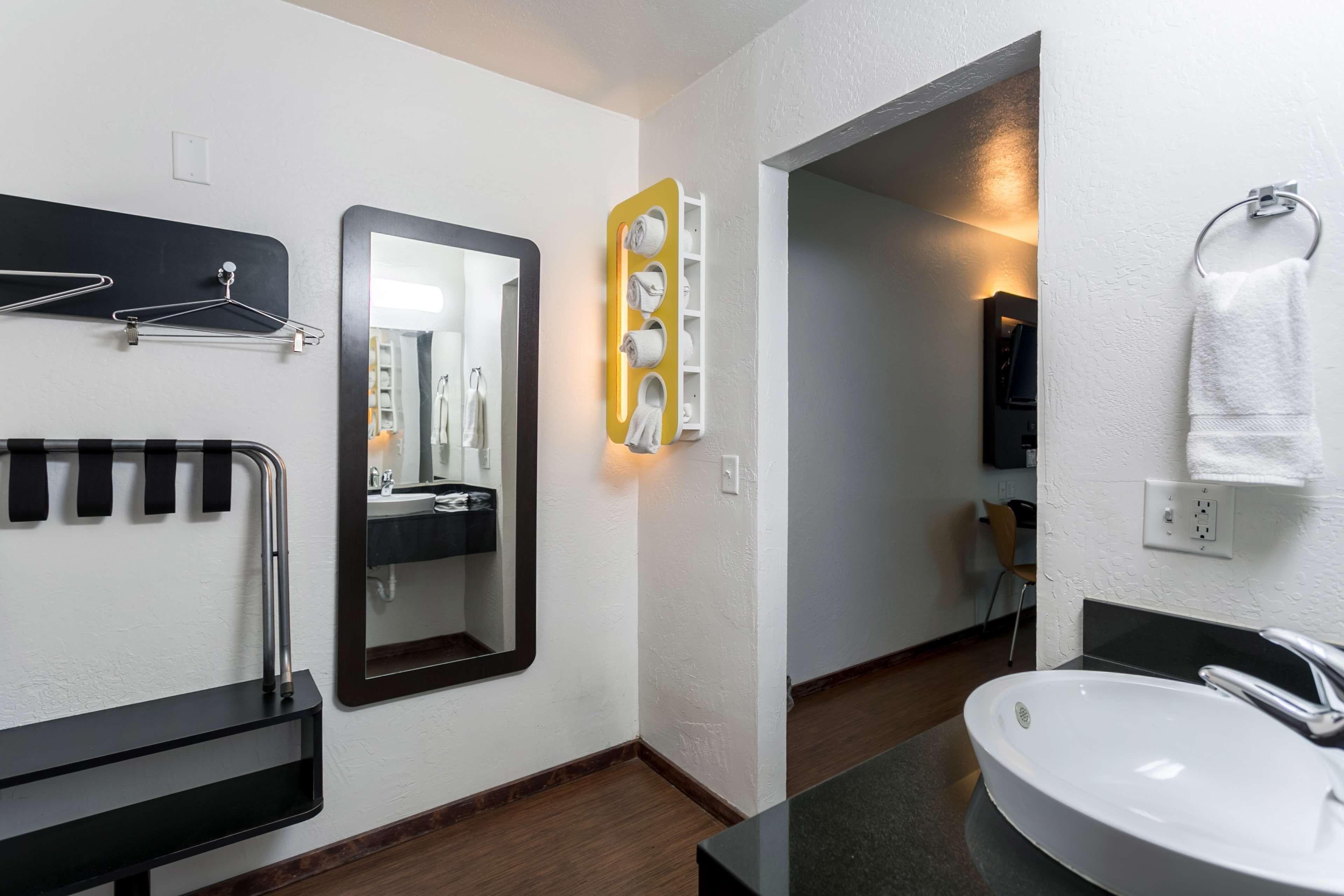 2 Queen Beds | Non-Smoking Mini Fridge
