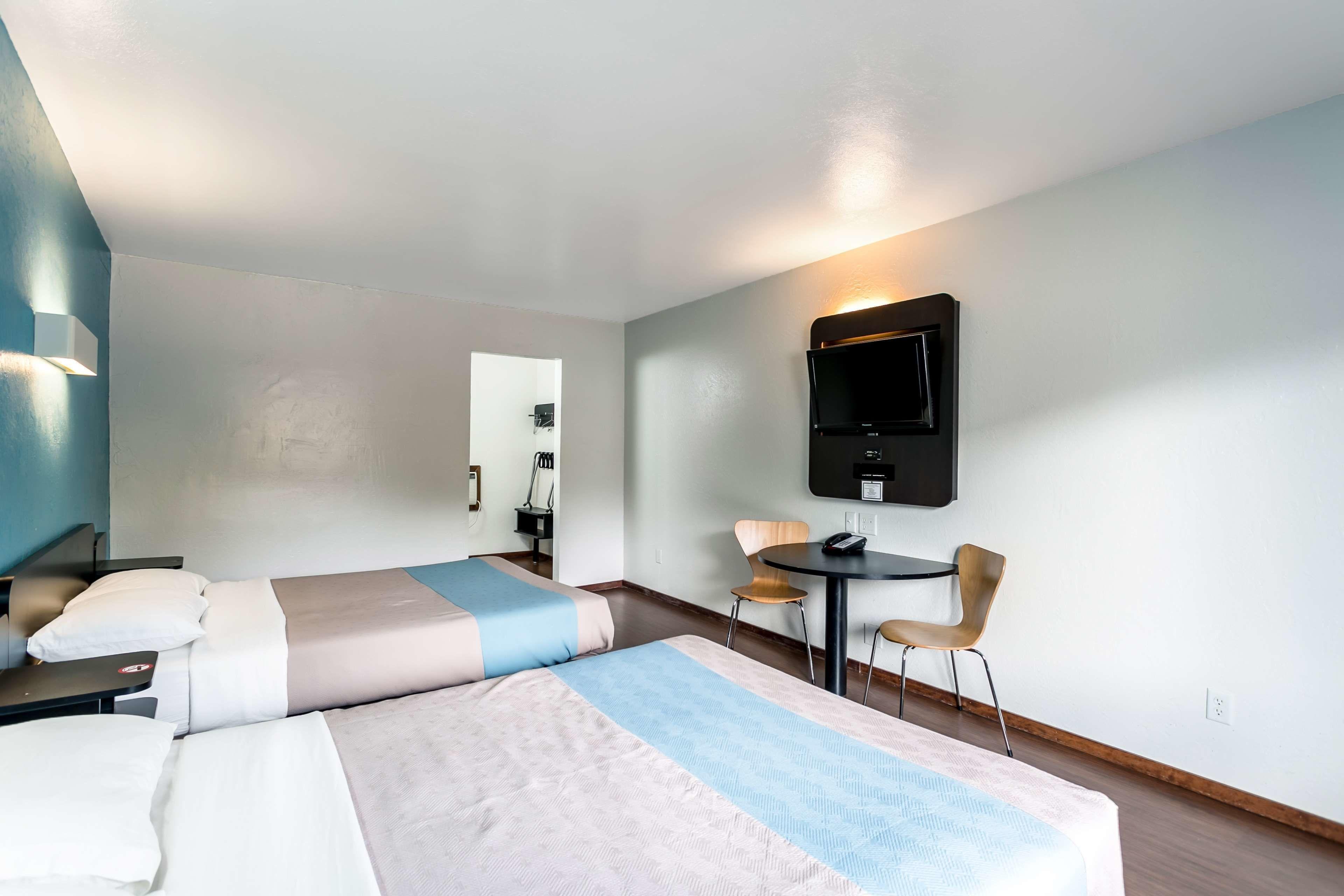 2 Queen Beds | Non-Smoking Mini Fridge