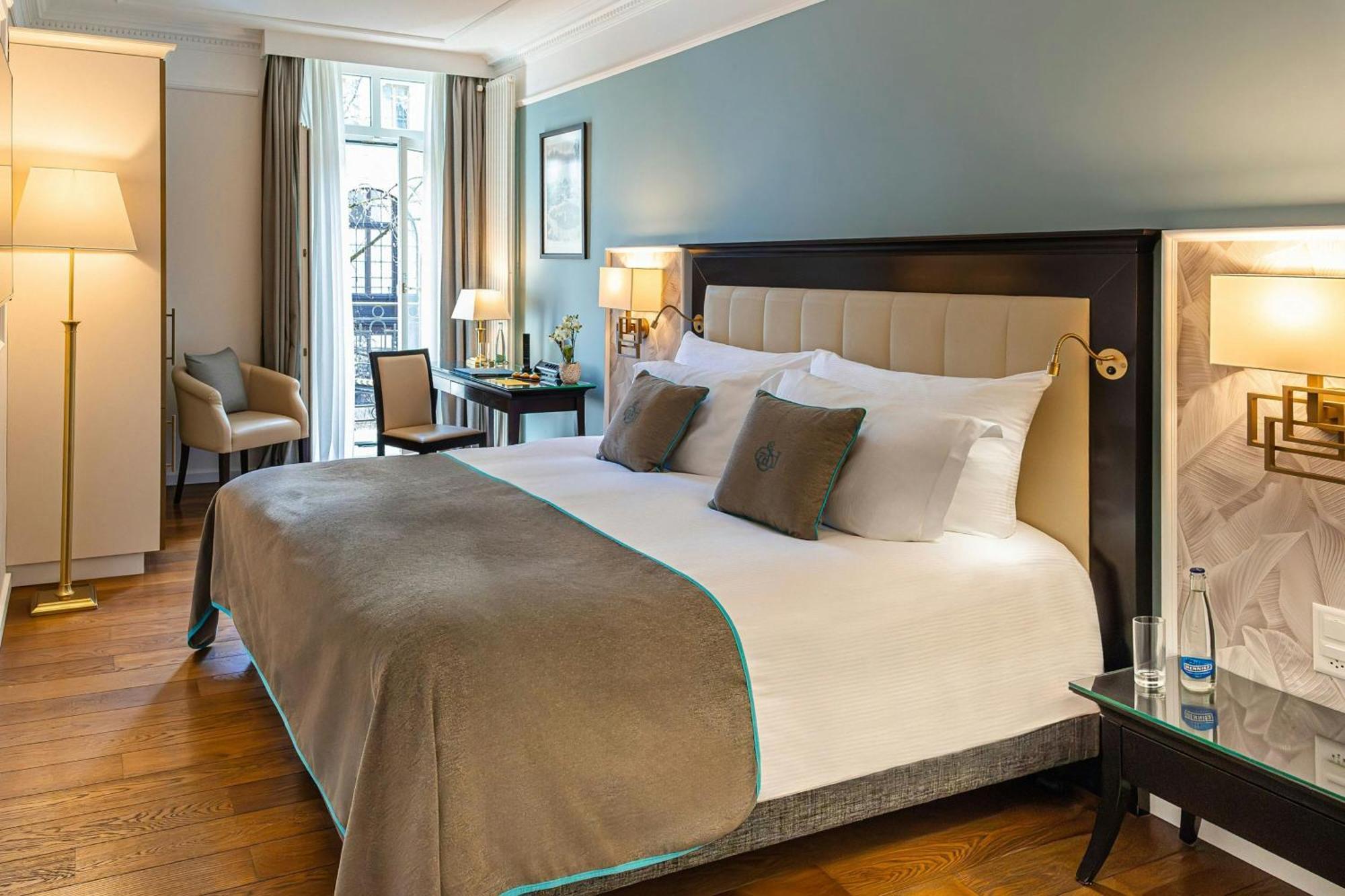 Superior Queen Room City View
