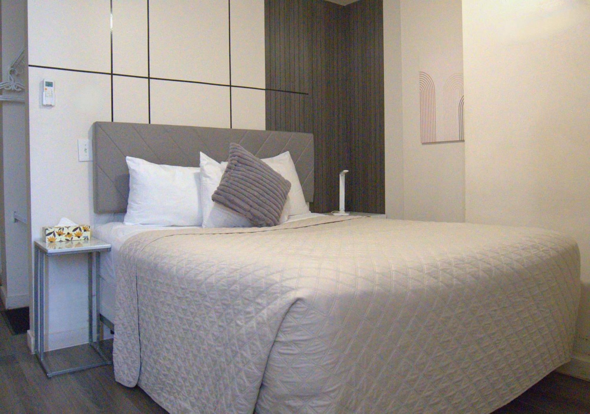 Comfort Room 1 Queen Bed