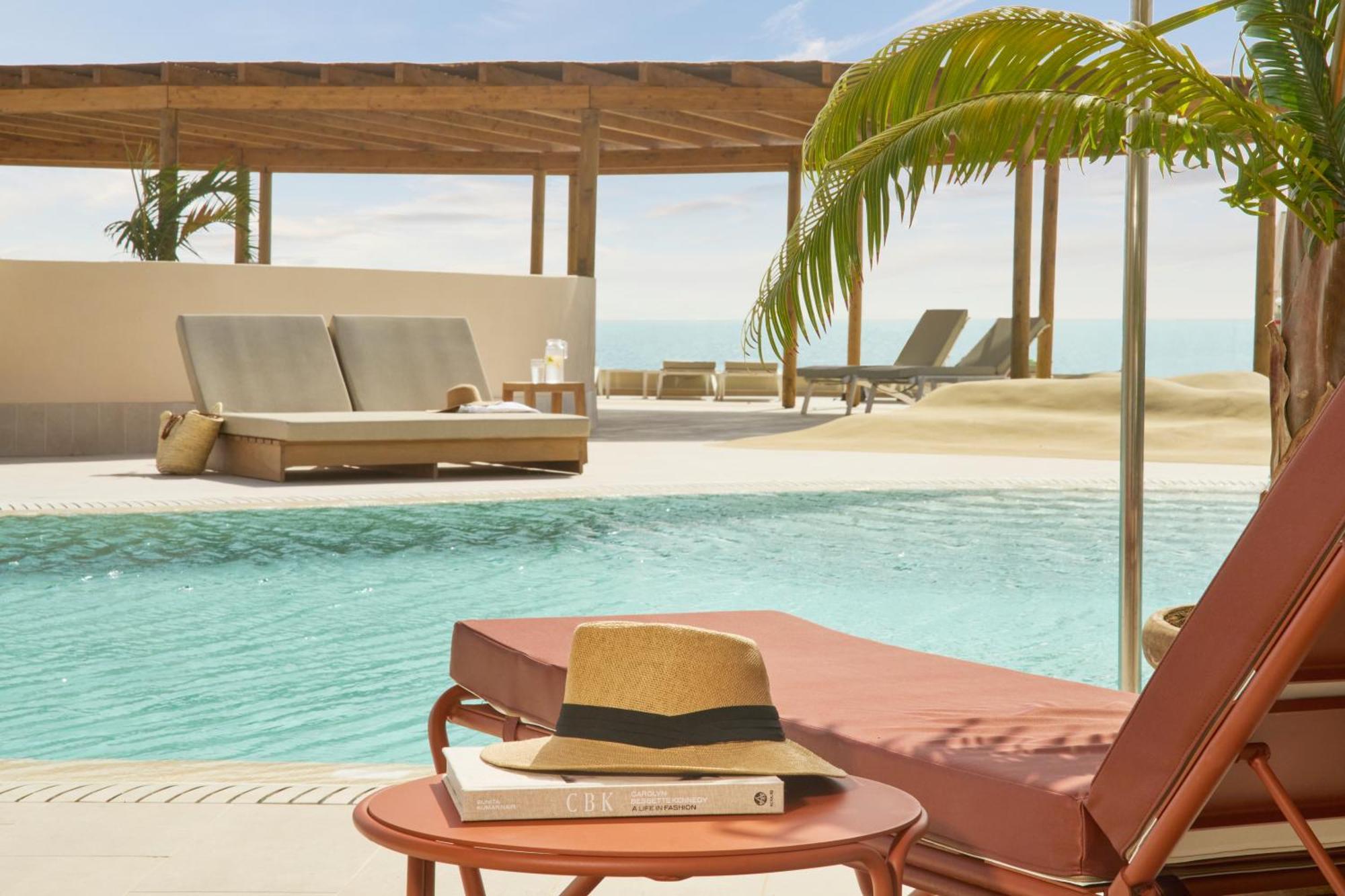 Double Side Sea View Sharing Pool