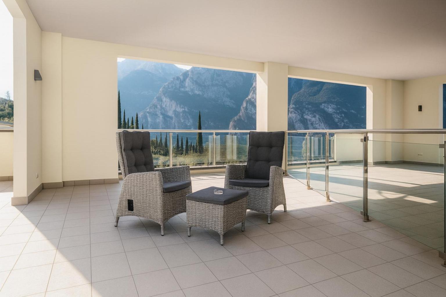 Deluxe Kamer met Kingsize Bed en Terras - Uitzicht op het Meer