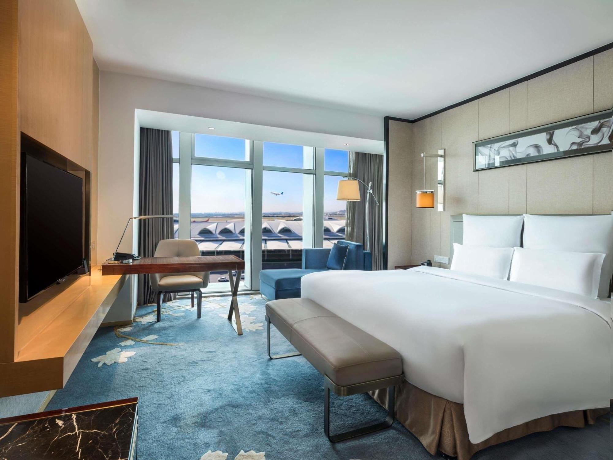 Executive King Room View Lounge Access