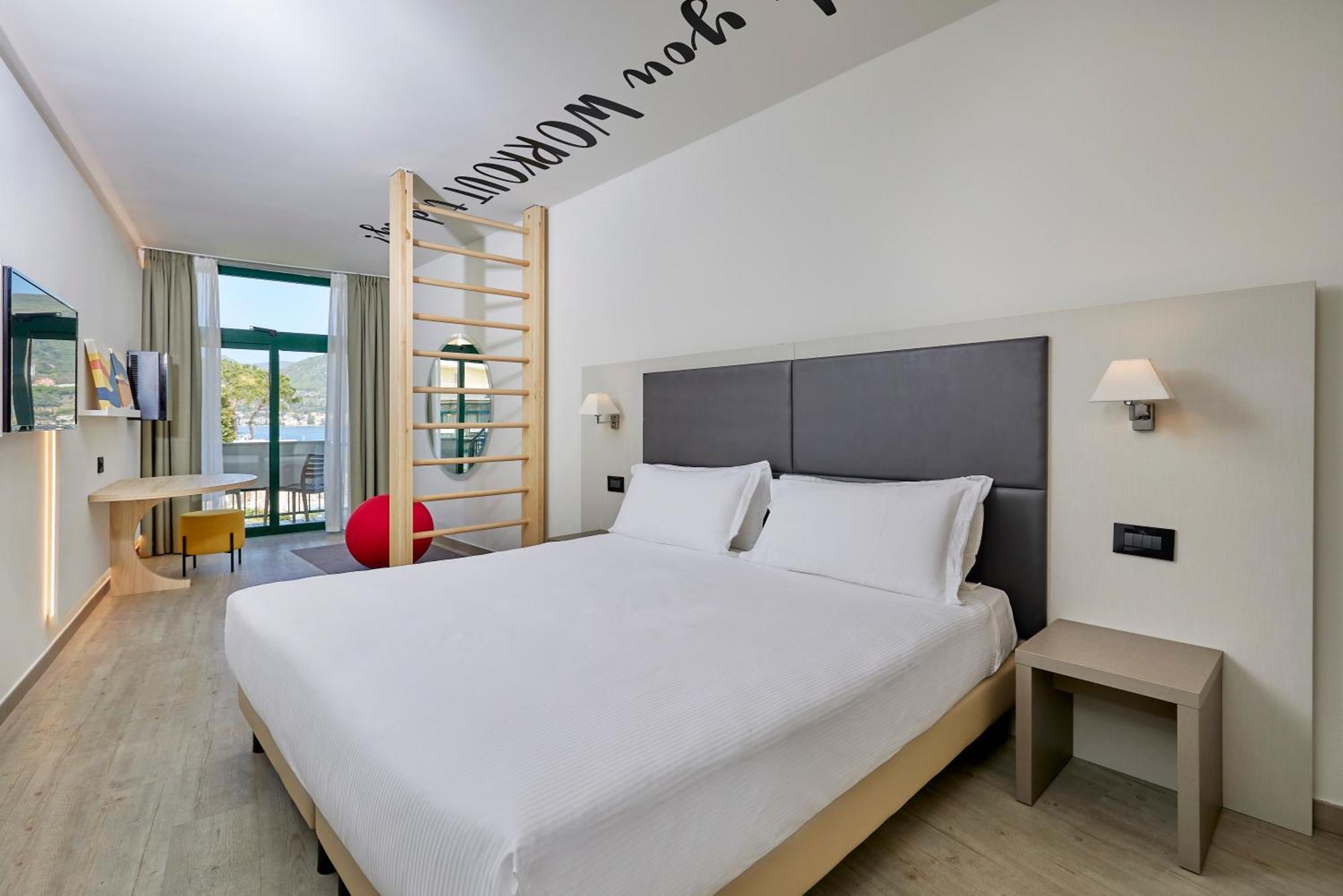 Superior Double or Twin Room Lake View