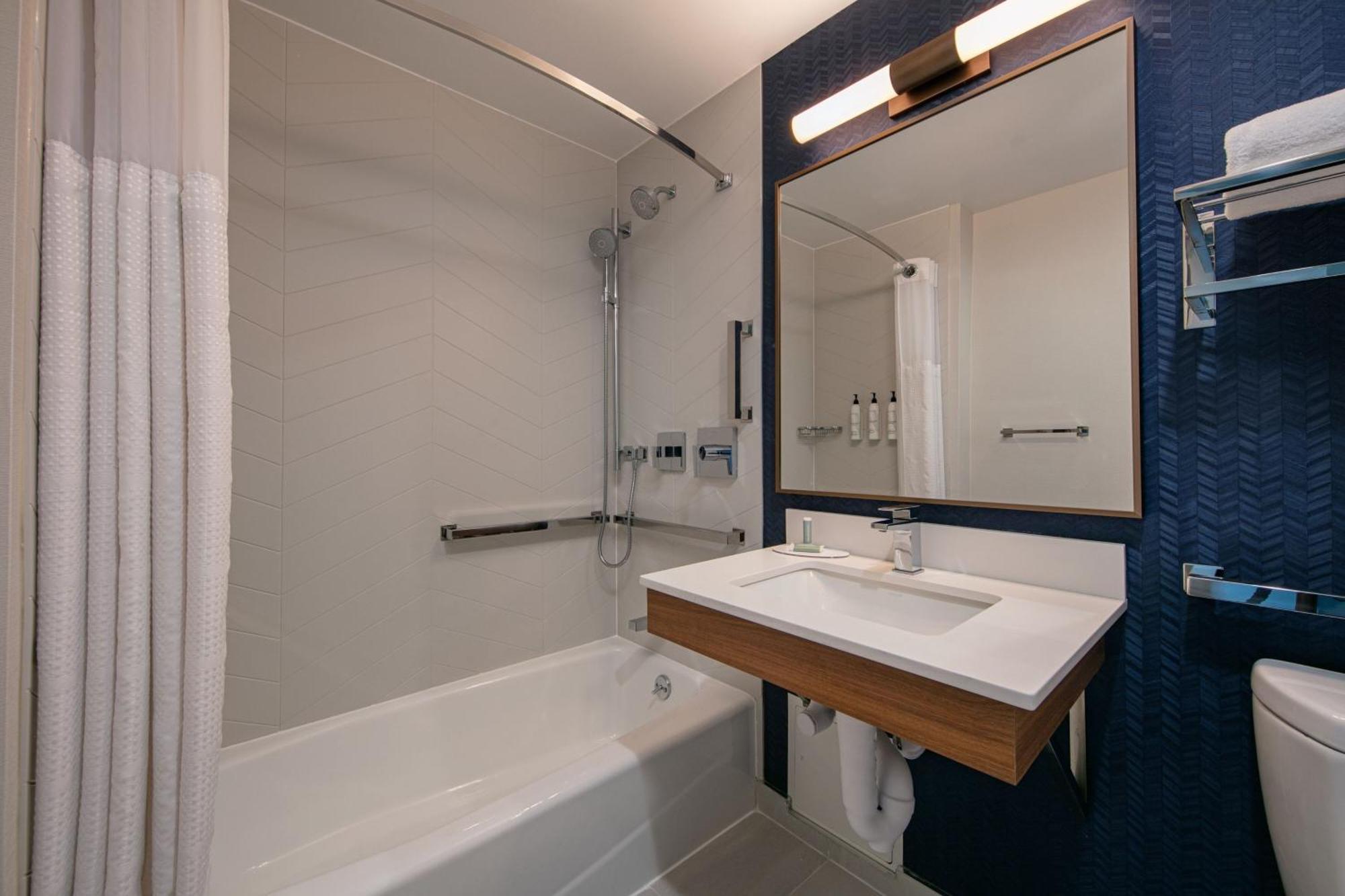 King Room Bathtub Mobility Access