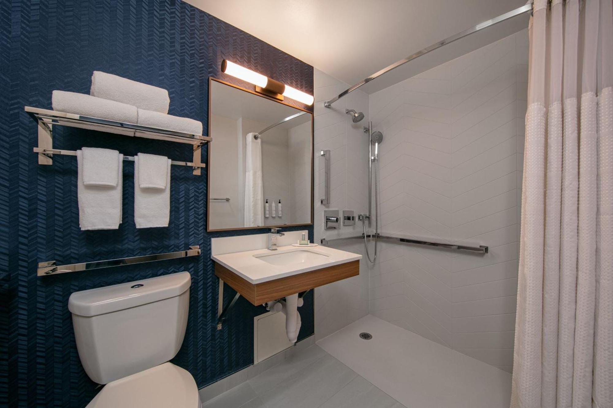 King Room Bathtub Mobility Access