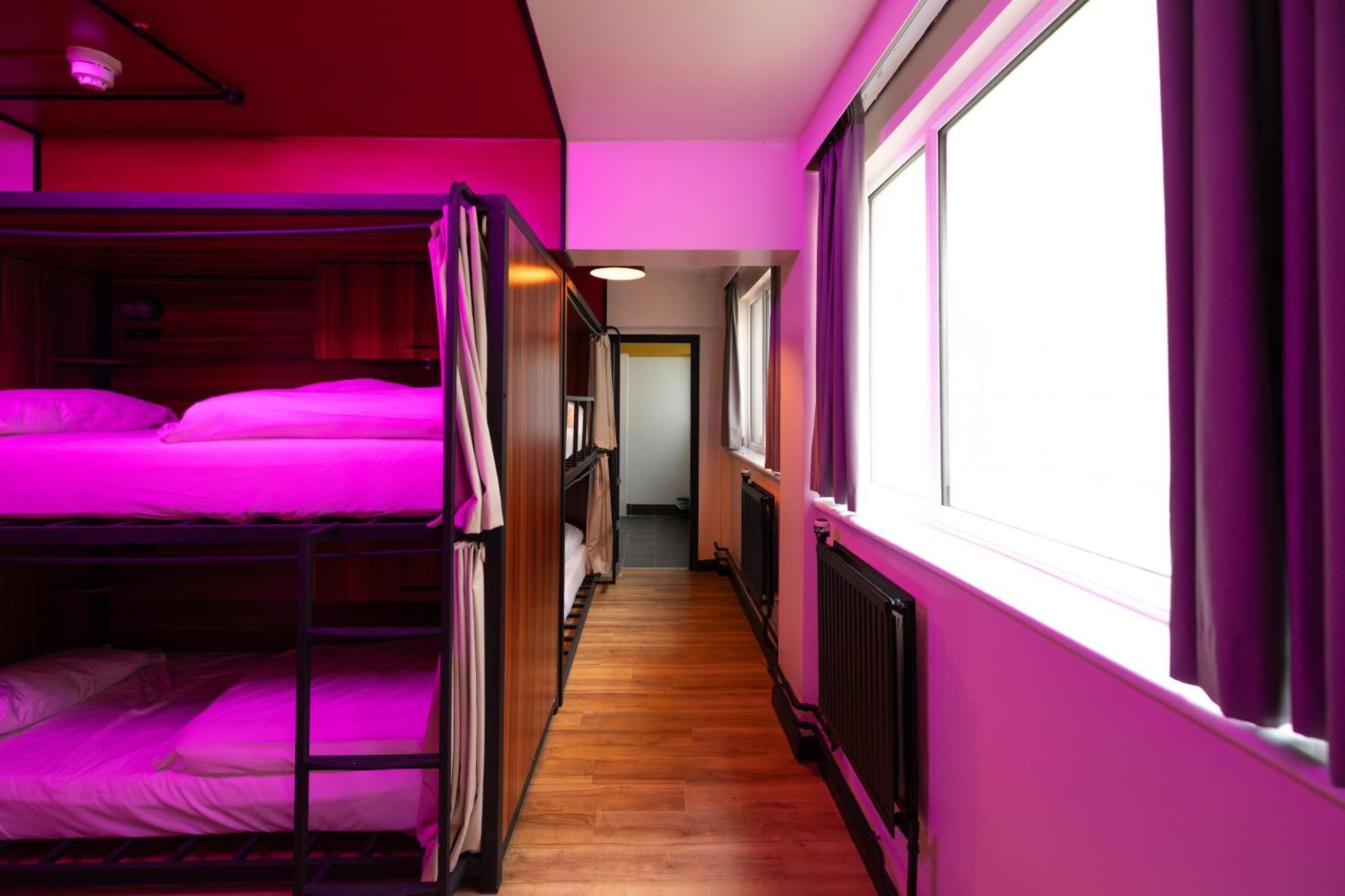 Bed 6-Bed Dormitory Room