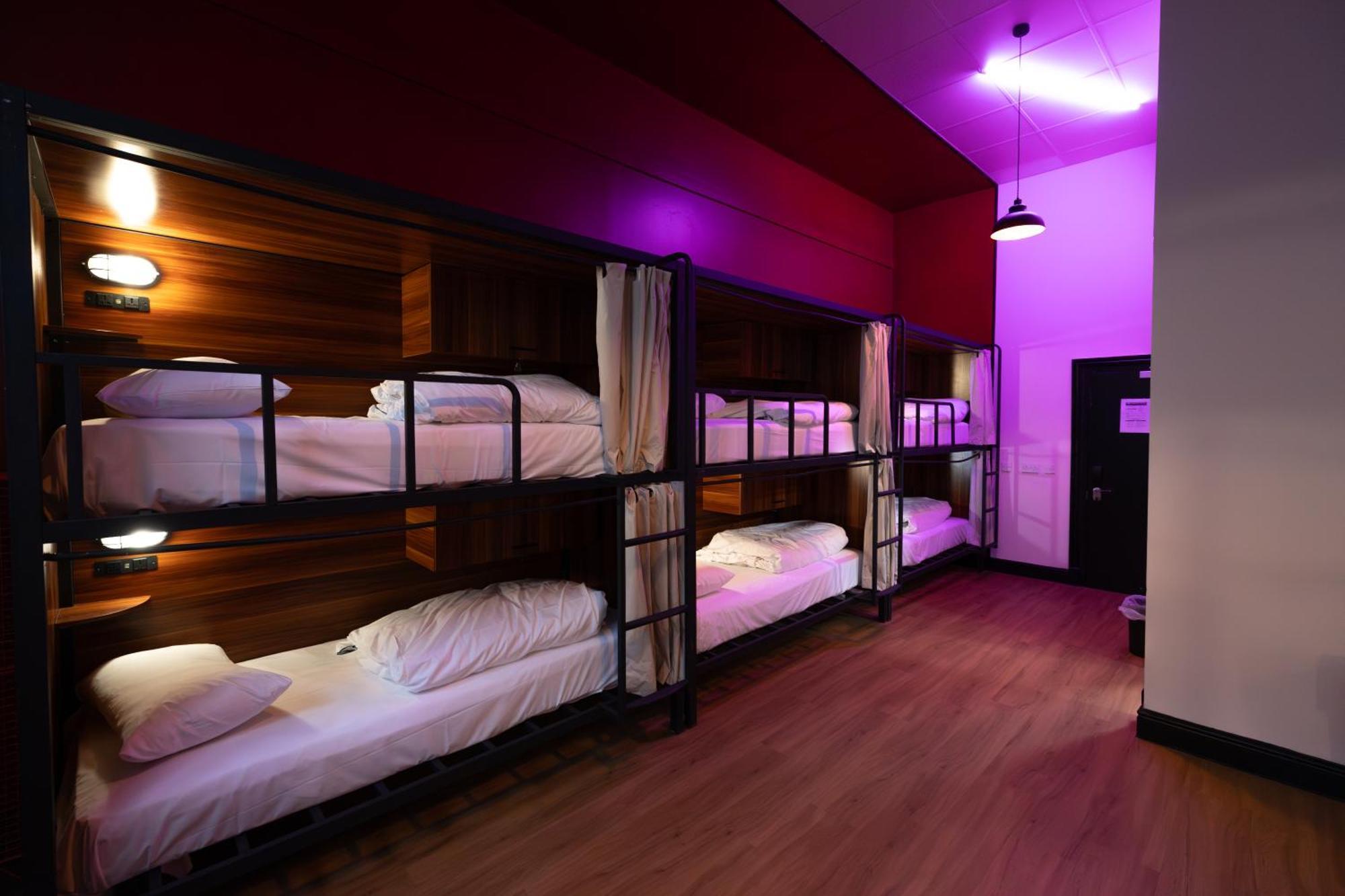 Bed 6-Bed Dormitory Room