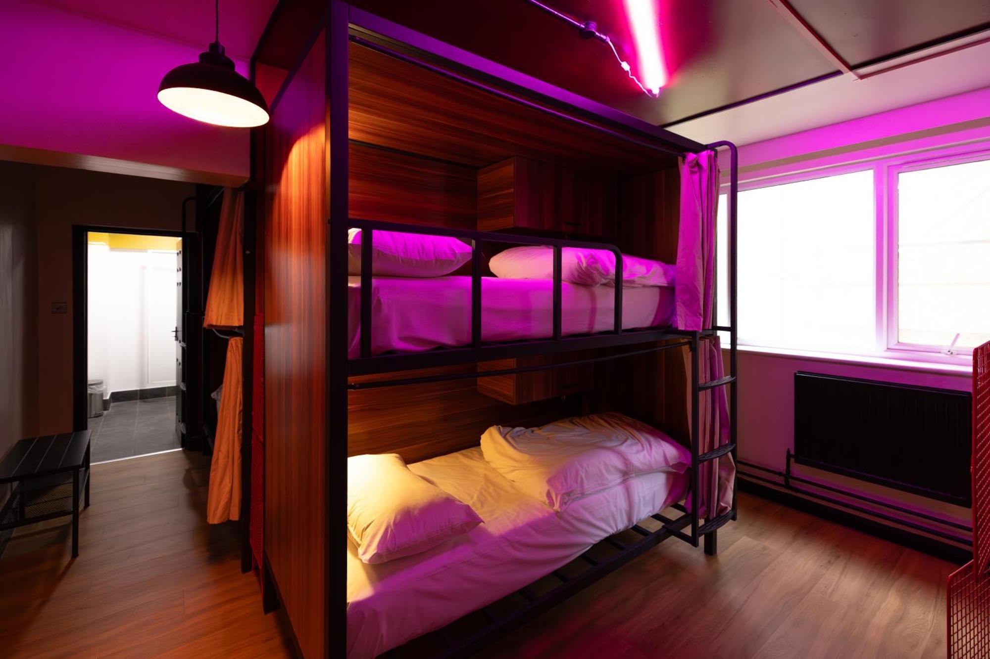 Bed 8-Bed Dormitory Room