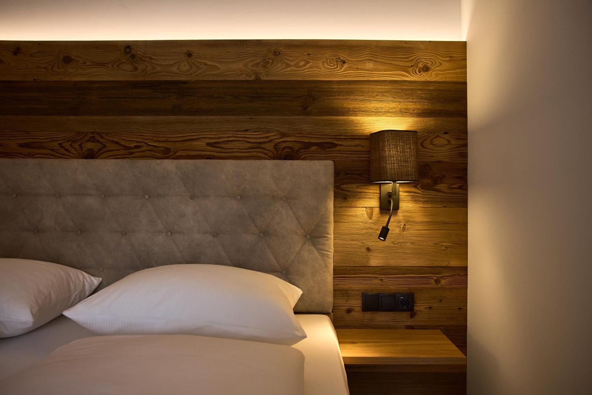 One-Bedroom Apartment Balcony Mountain View