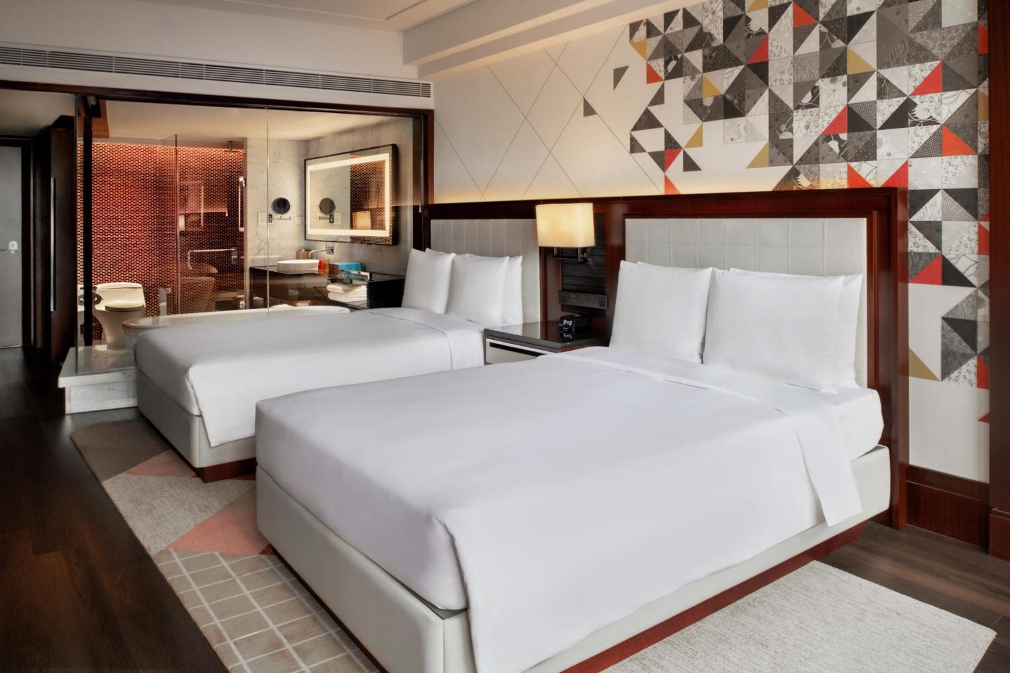 2 Double Beds Club Lounge Access Guest Room include Happy Hour Alcohol Drinks & Light Buffet Food & Beverage