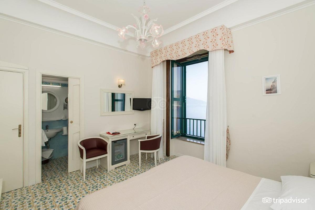 Double or Twin Room Sea View