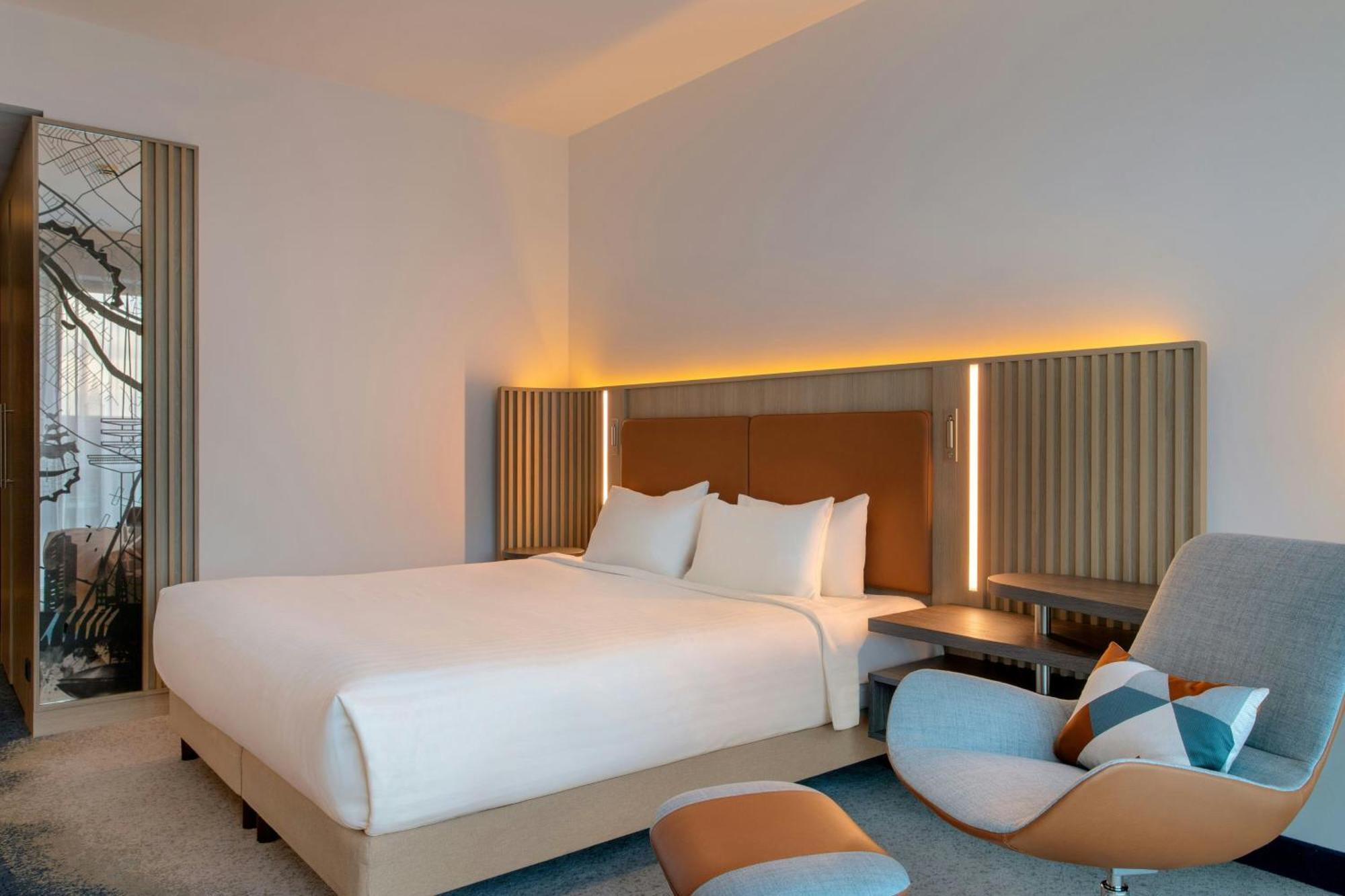Room Guest room 1 King Conference Building