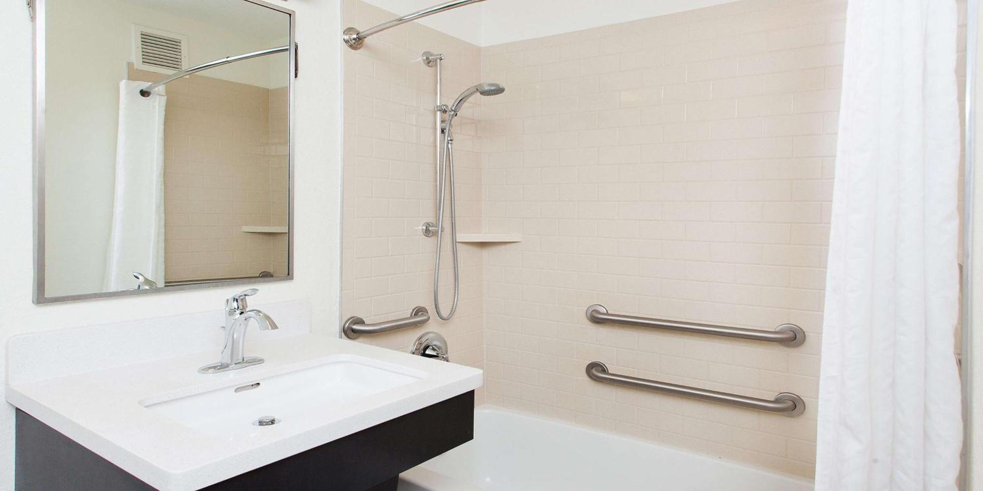 Mobility Accessible One Bedroom Suite Queen Bathtub