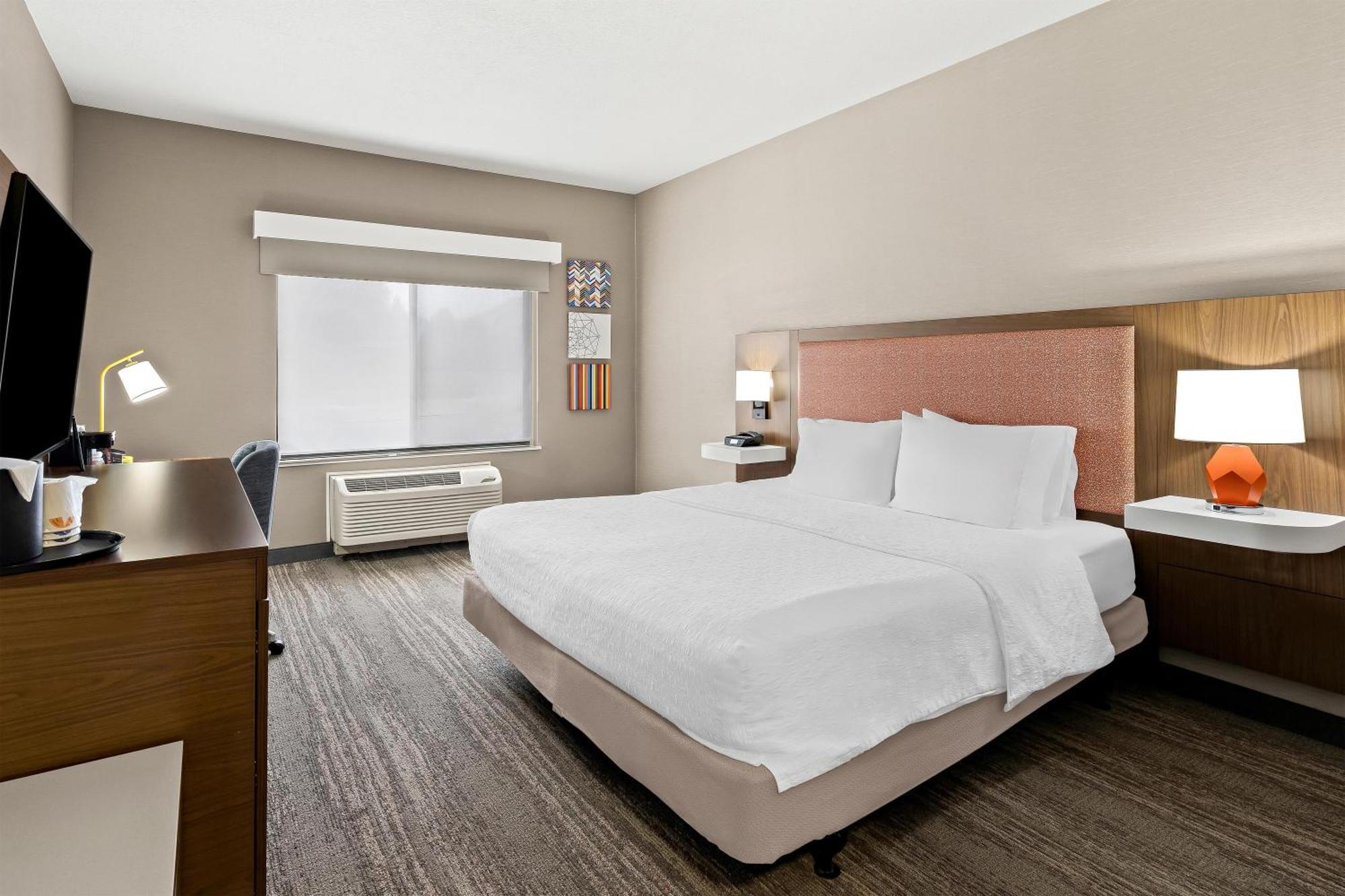 King Room Accessible Tub Mobility Hearing Access or Non-Smoking