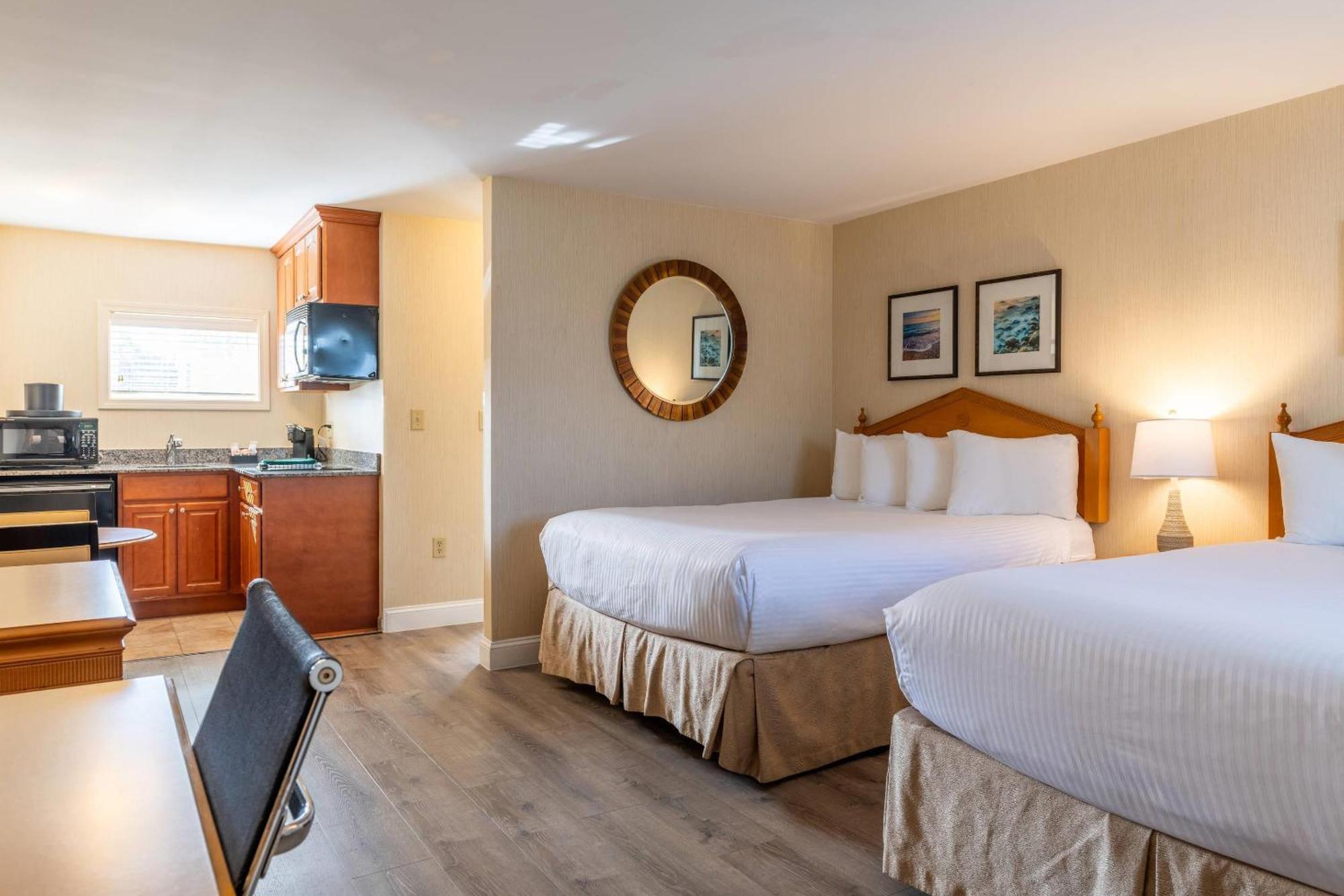 Efficiency Queen Room with Two Queen Beds - Non Smoking,1739403440:JPEG