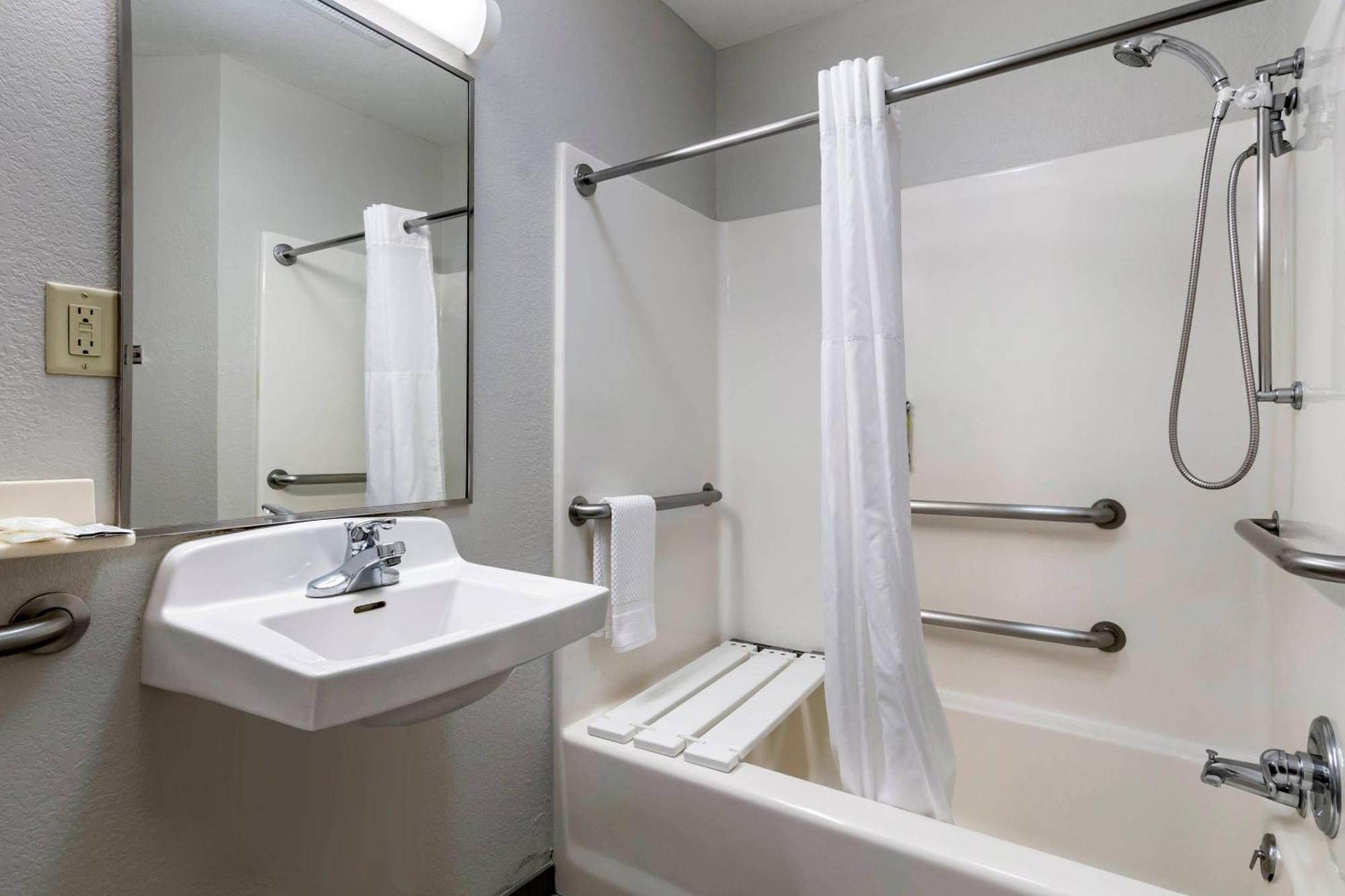 Efficiency Double Room Two Double Beds Accessible or Non Smoking