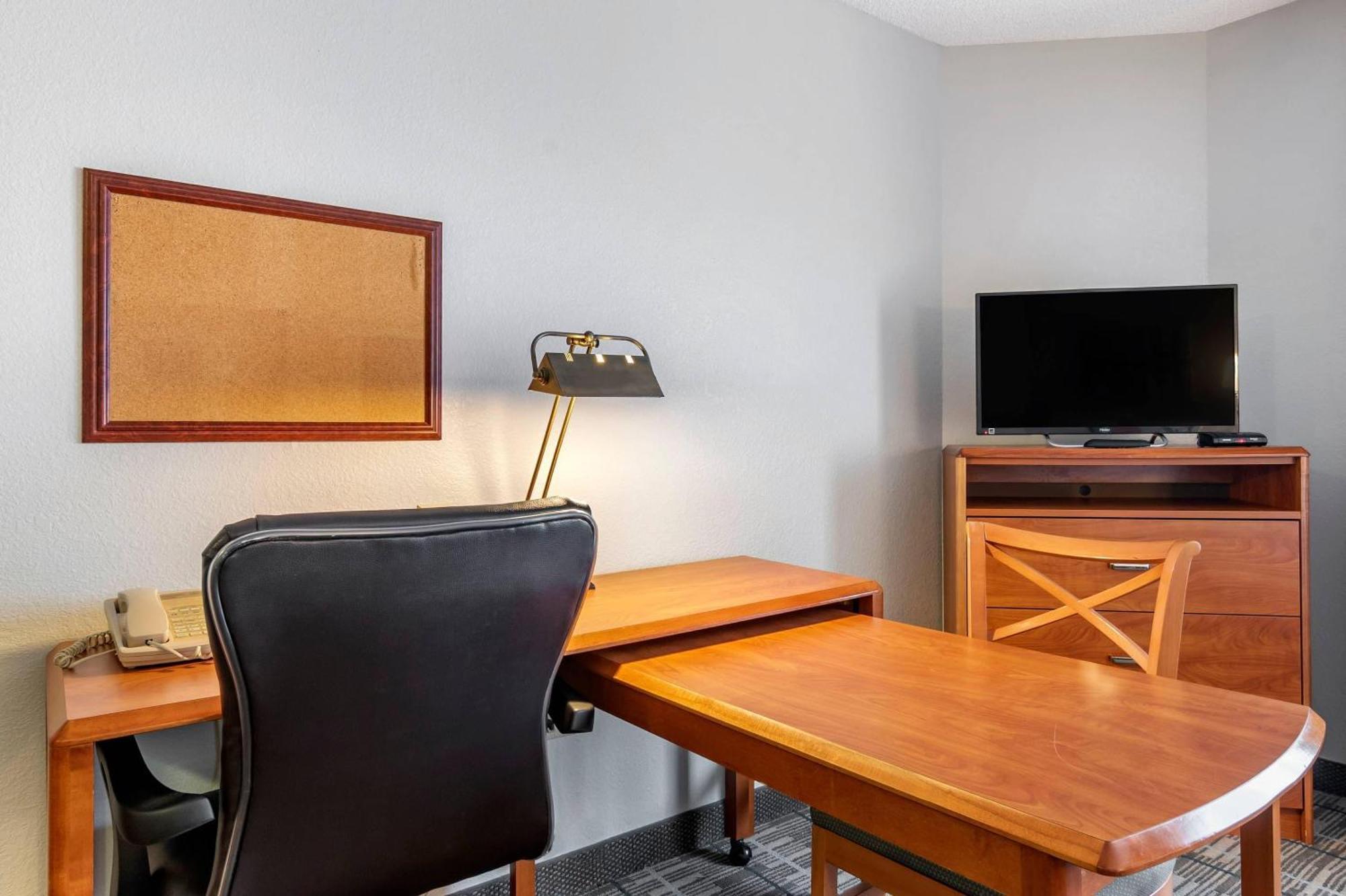 Efficiency Double Room Two Double Beds Accessible or Non Smoking