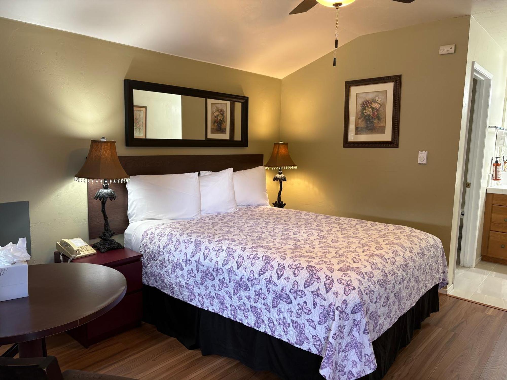 Standard Queen Room