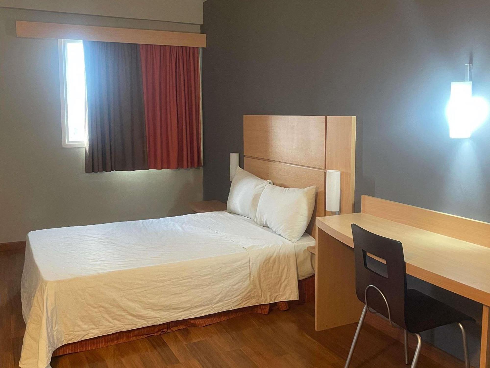 Standard Adapted Room double bed
