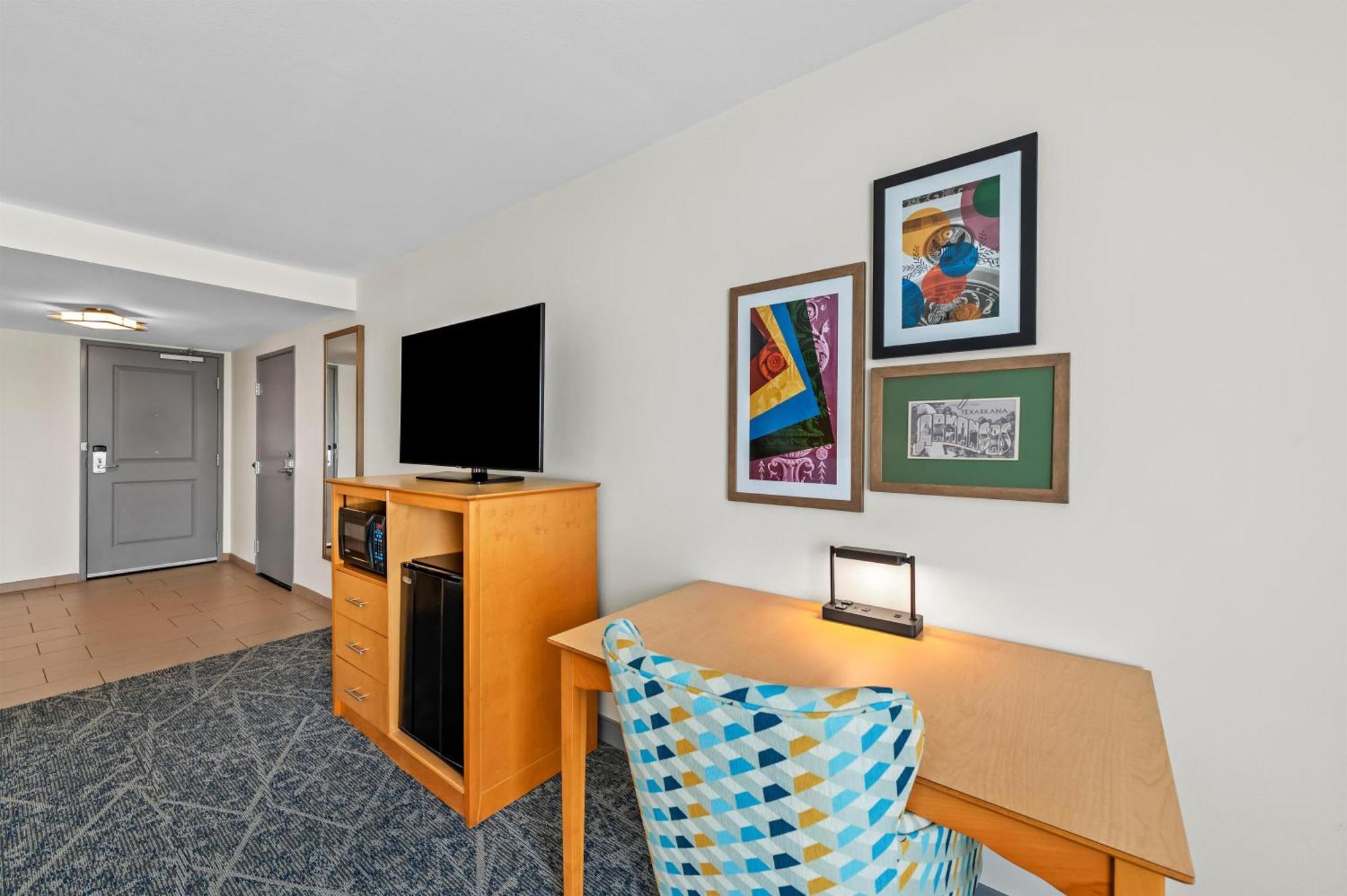 Queen Room Two Queen Beds Mobility Hearing Access or Non-Smoking
