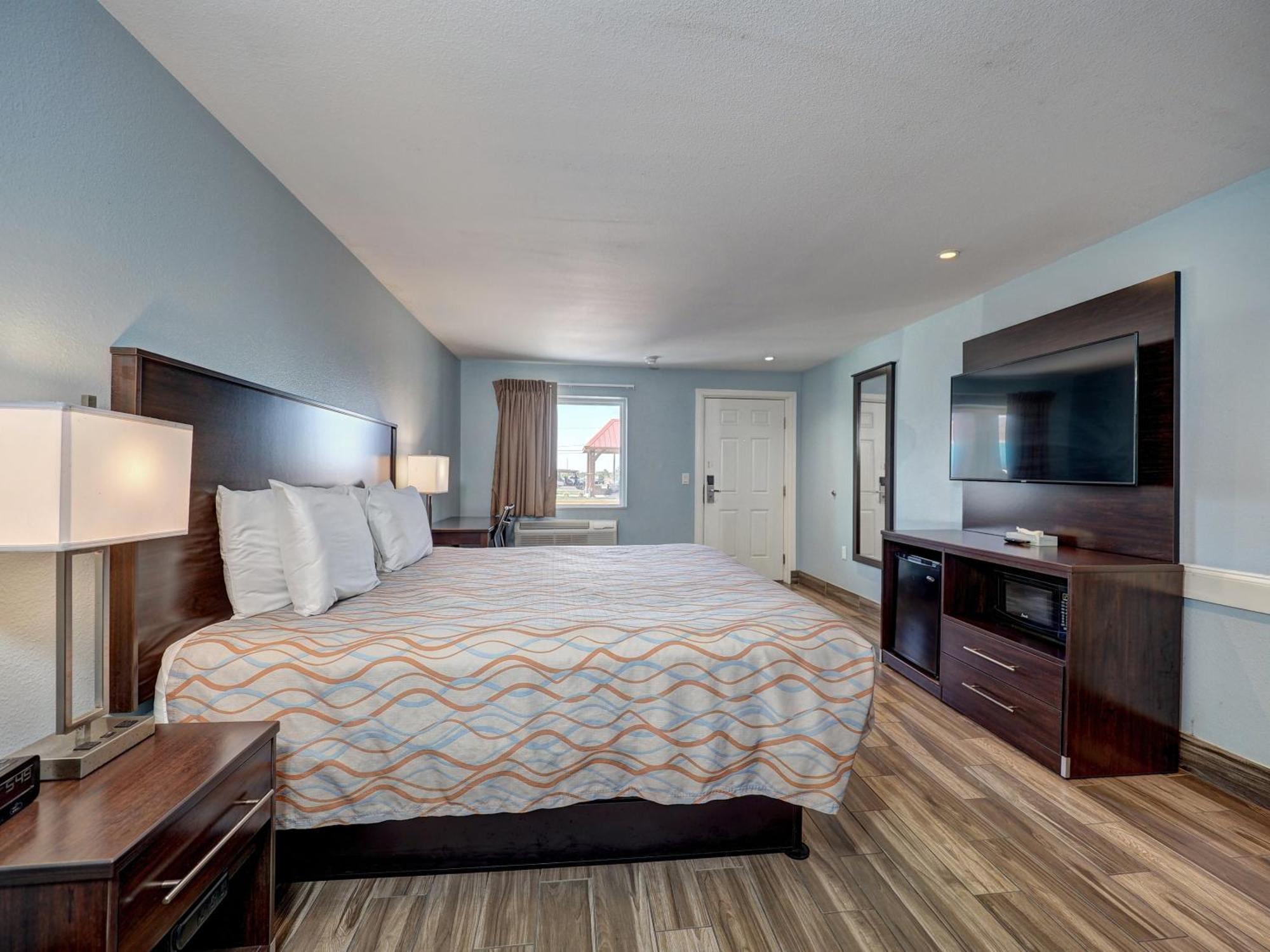 Deluxe King Room Disability Access or Smoke