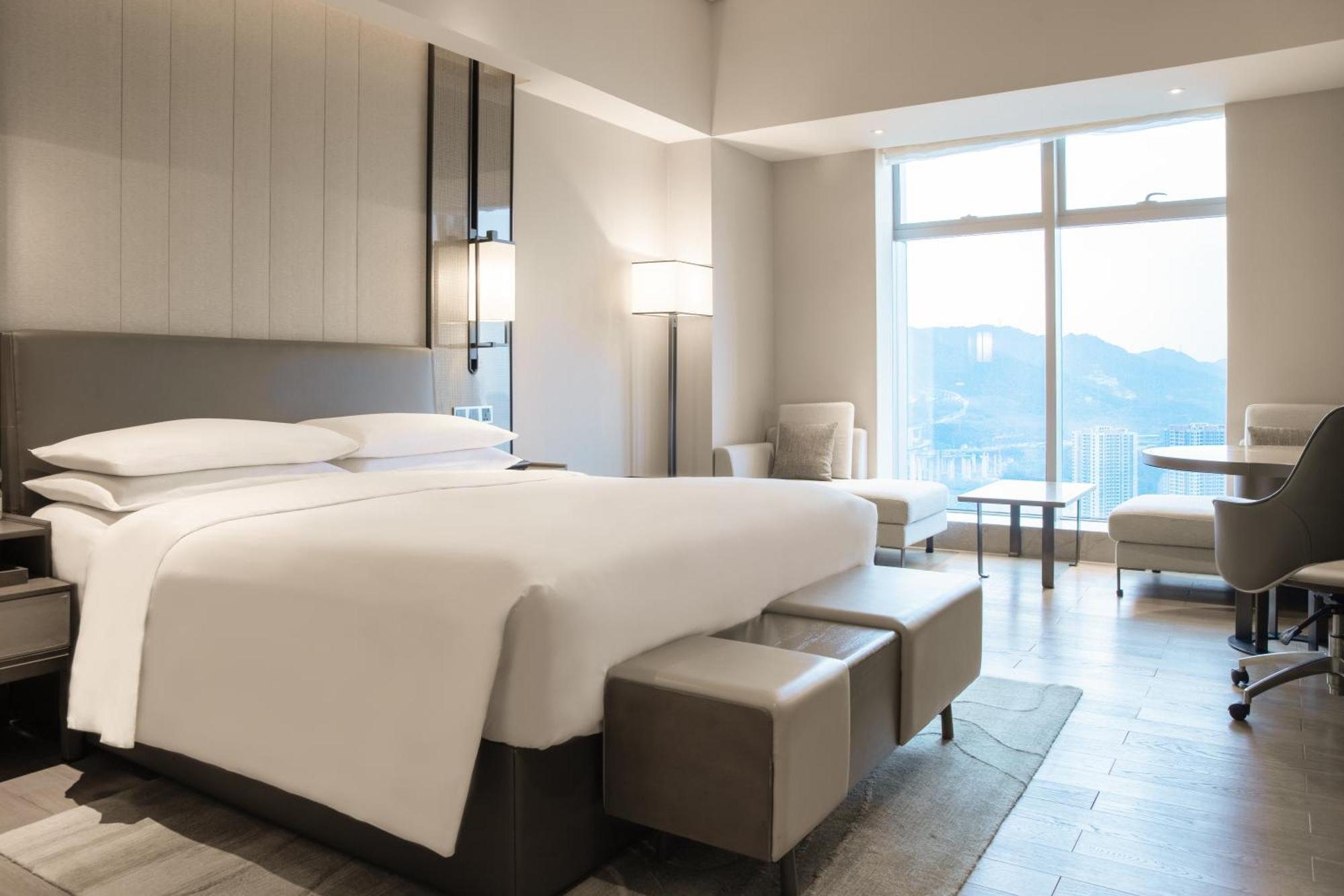 Deluxe Room Mountain View Guest room 1 King
