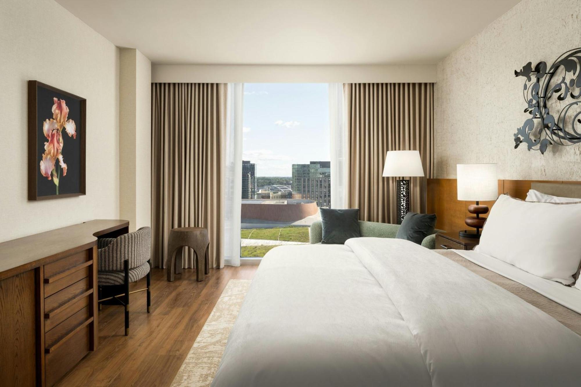 Deluxe King Room High Floor,1743015103:JPEG