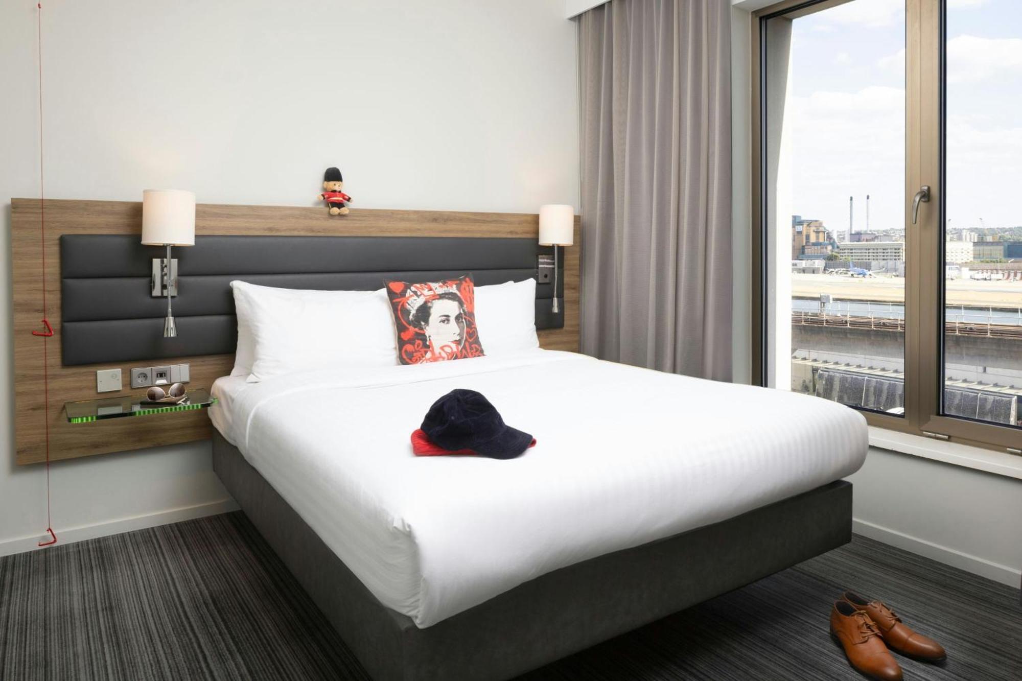 Moxy Queen Room