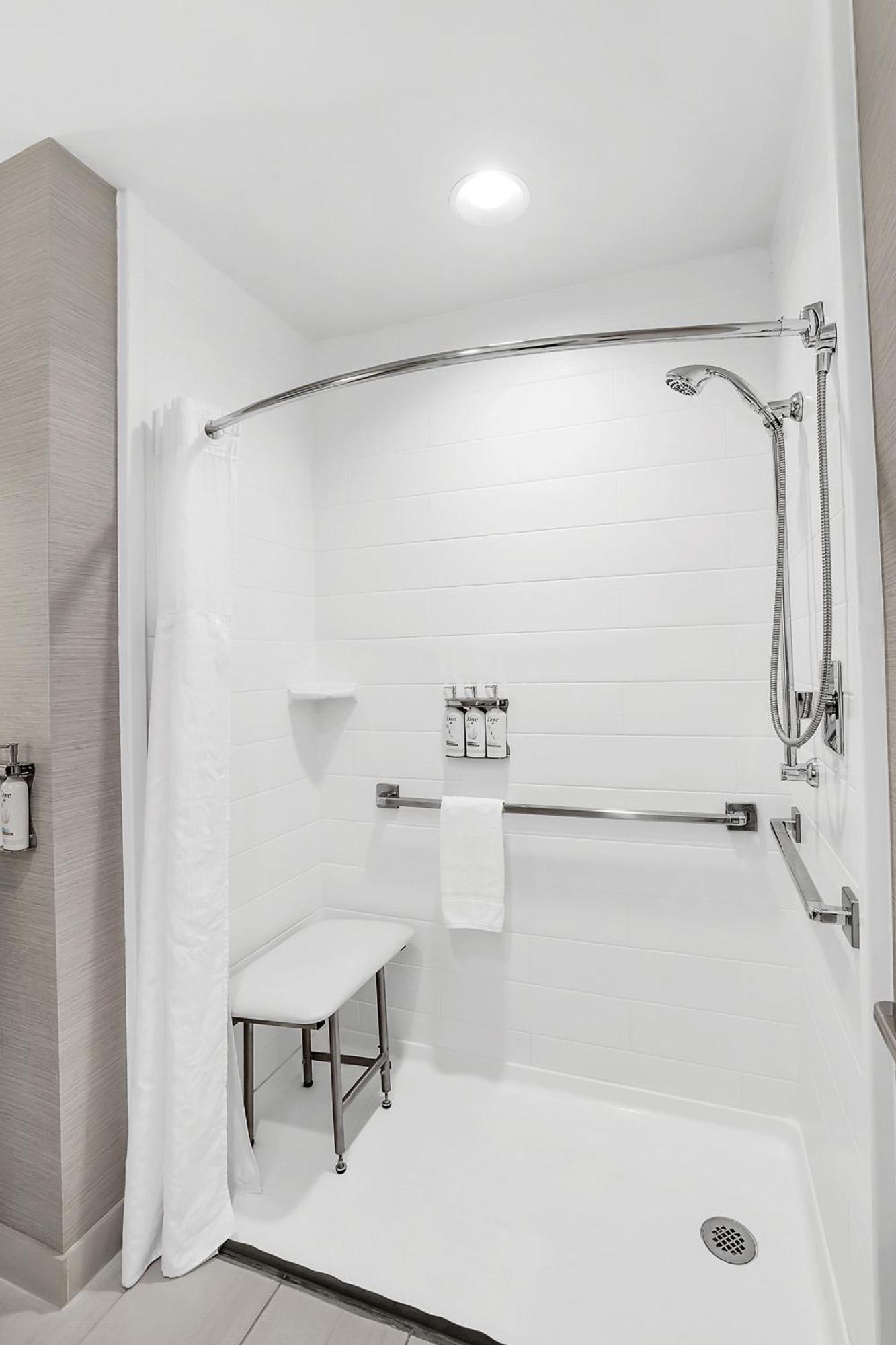 King Room Hearing Accessible Roll Shower