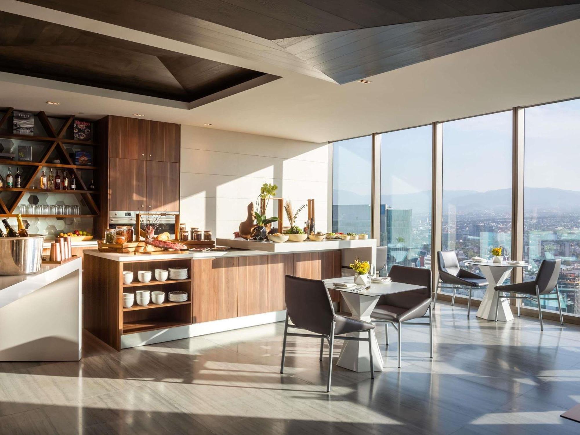 Superior King Room Club Millésime Access Skyline View