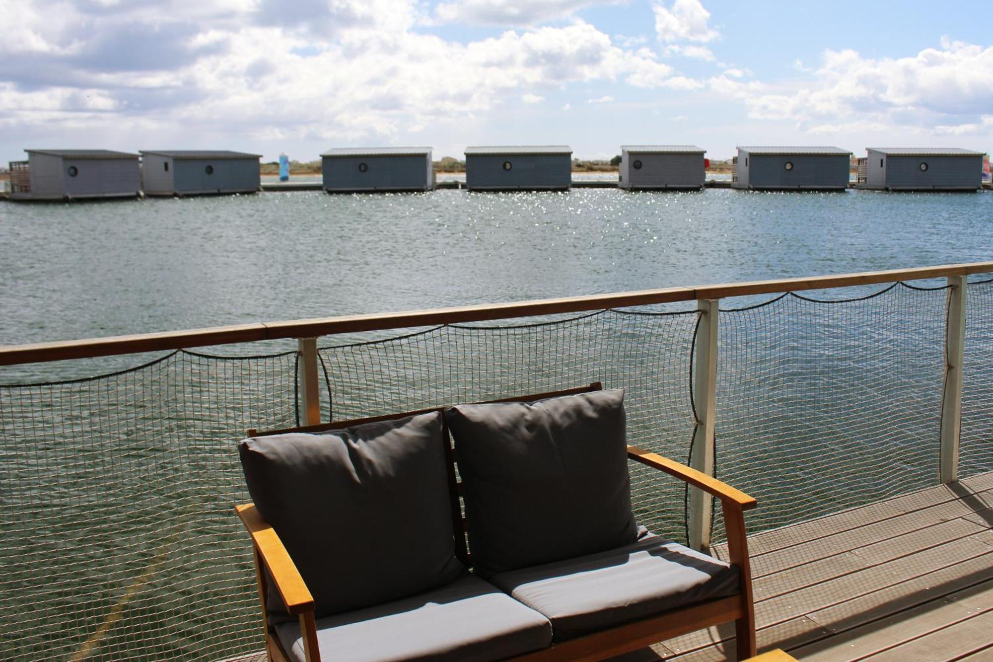 One-Bedroom LodgeBoat Yacht Club Side