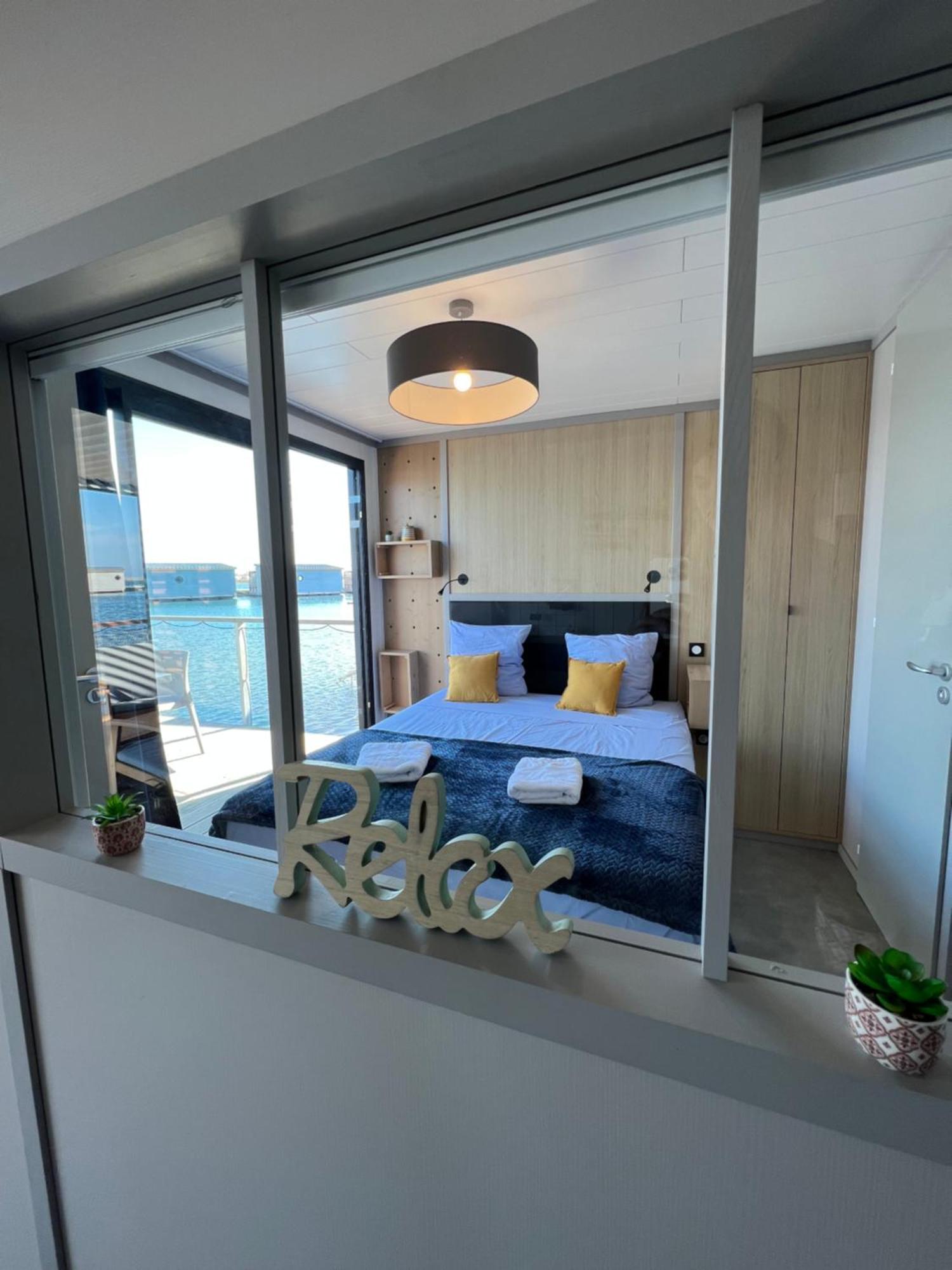 One-Bedroom LodgeBoat Yacht Club Side