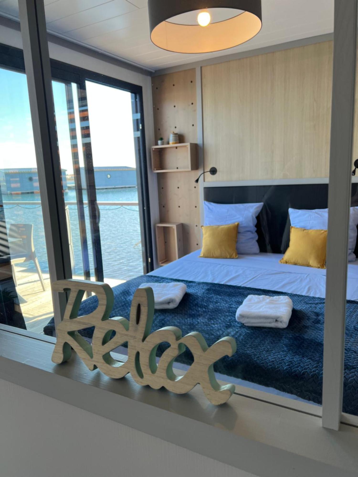 One-Bedroom LodgeBoat Yacht Club Side